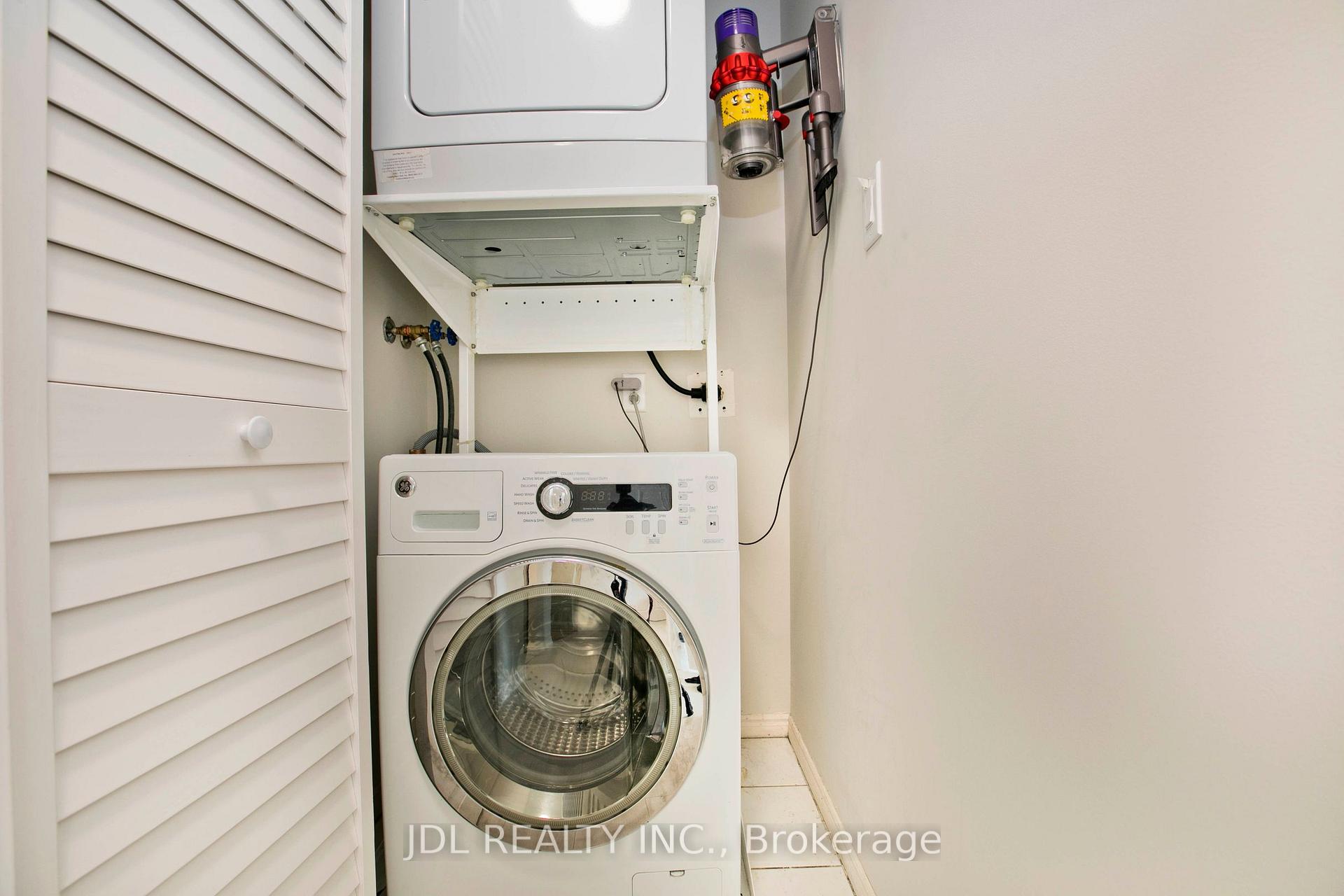 2 Bedrooms Condo at 35 EMPRESS, Toronto For sale