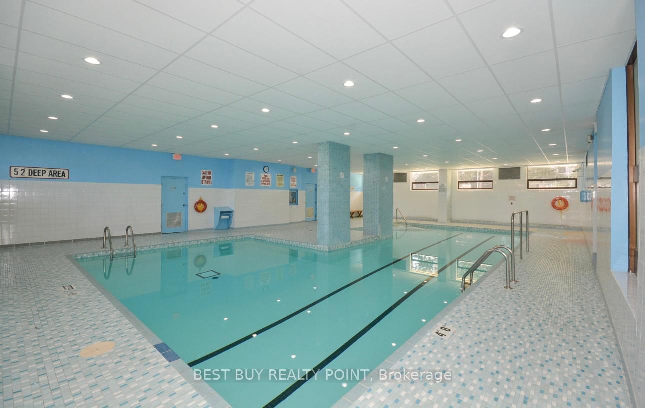 3 Bedrooms Condo at 15 La Rose, Toronto For sale