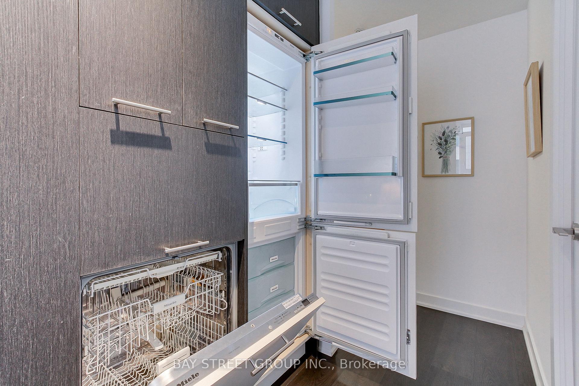 2 Bedrooms Condo at 199 Richmond, Toronto For sale