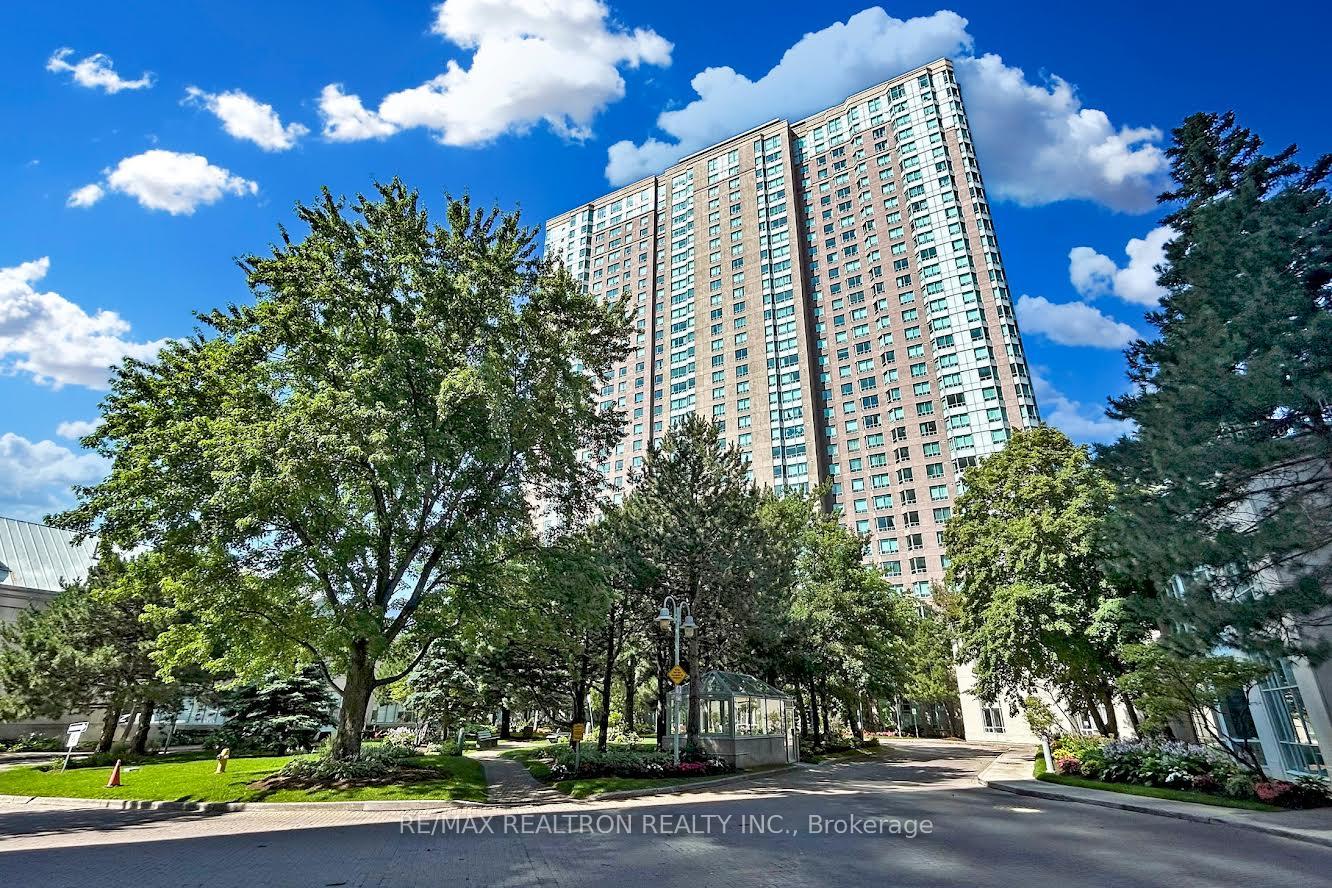 3 Bedrooms Condo at 68 Corporate, Toronto For sale