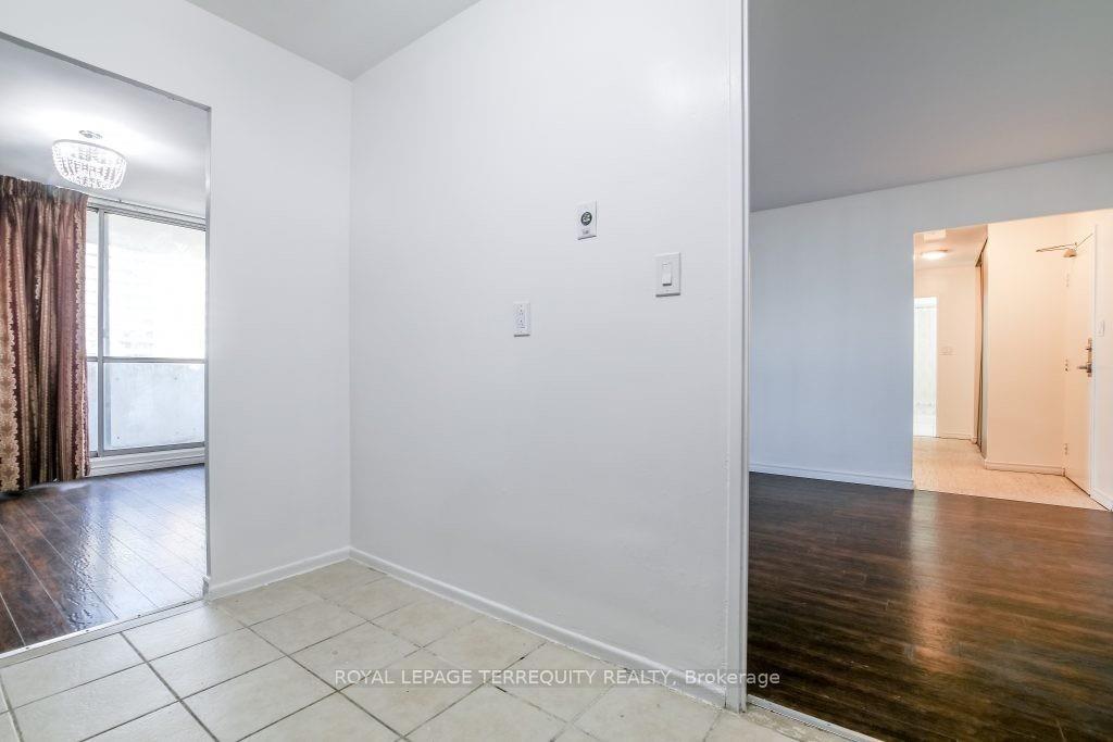 2 Bedrooms Condo at 5 Massey, Toronto For sale