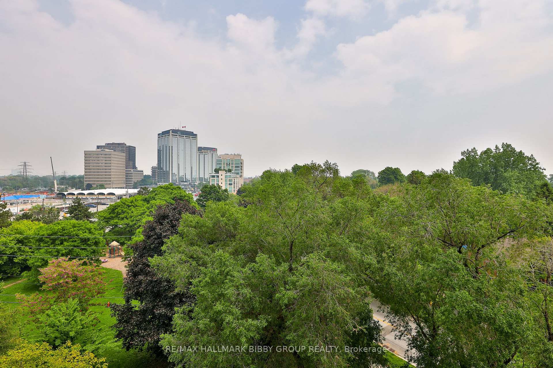 2 Bedrooms Condo at 2 Fieldway, Toronto For sale