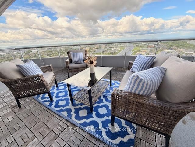 2 Bedrooms Condo at 38 Lee Centre, Toronto For sale