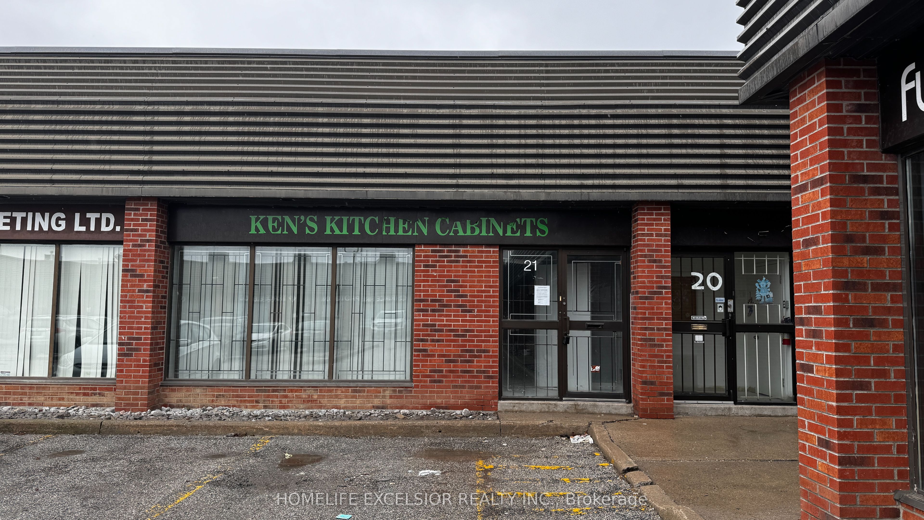 825 Denison Street, #21