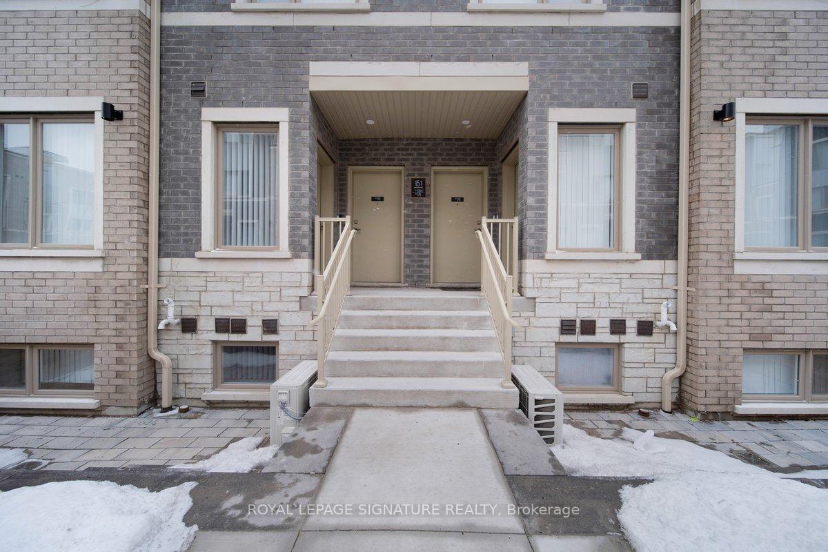2 Bedrooms Condo at 151 Honeycrisp, Vaughan For sale