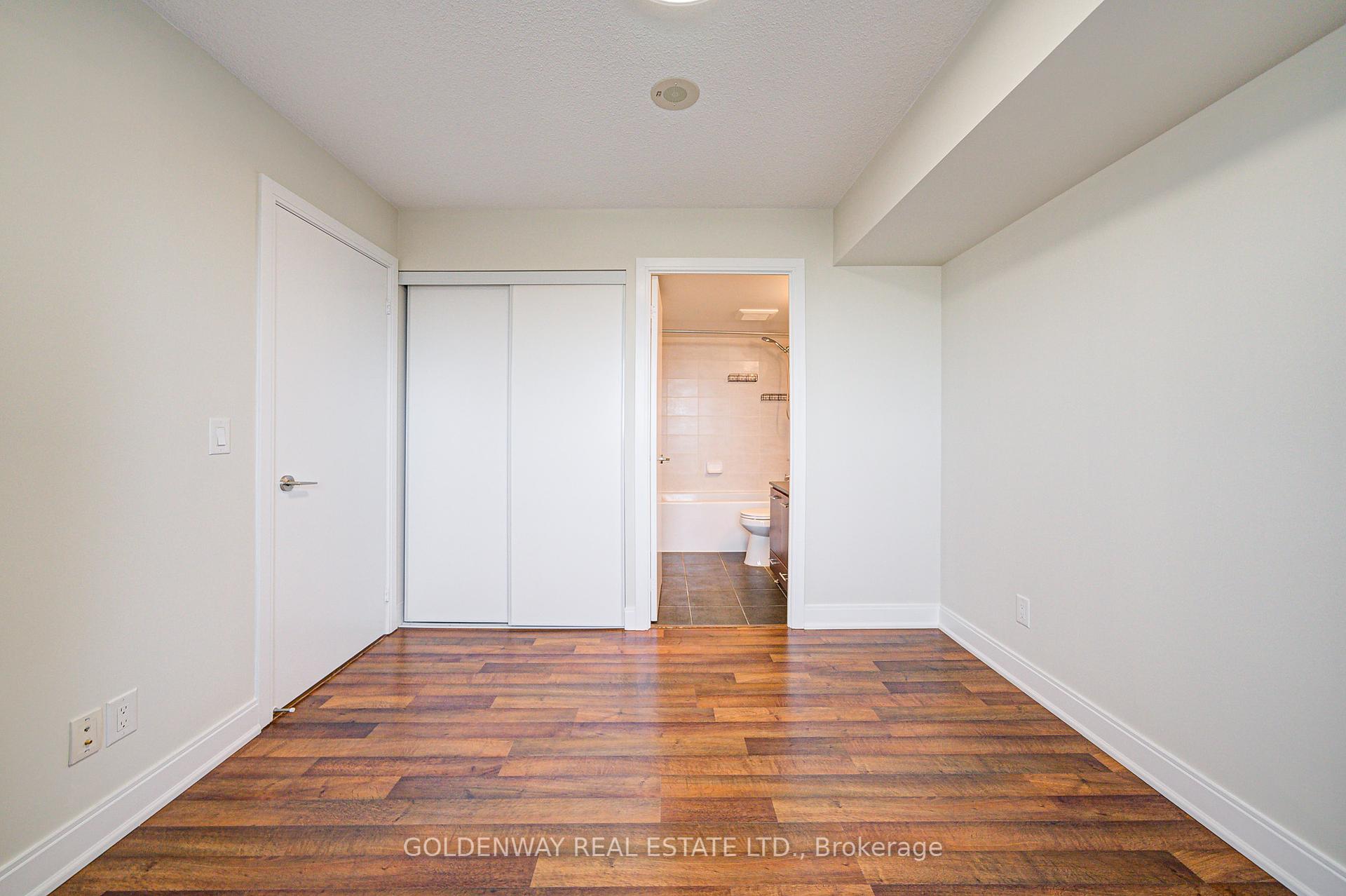 1 Bedroom Condo at 125 Village Green,  Toronto For sale