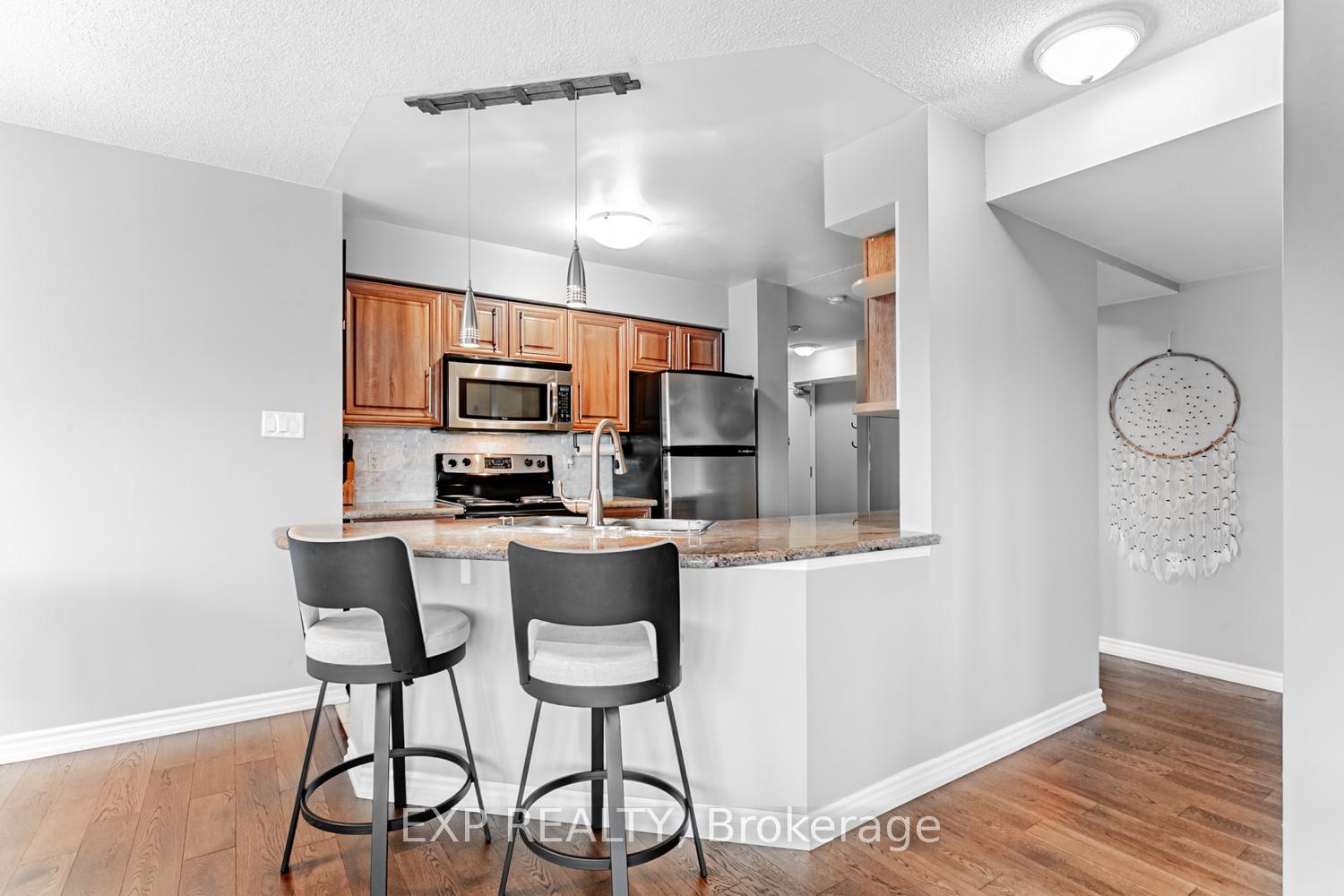 2 Bedrooms Condo at 872 Sheppard, Toronto For sale