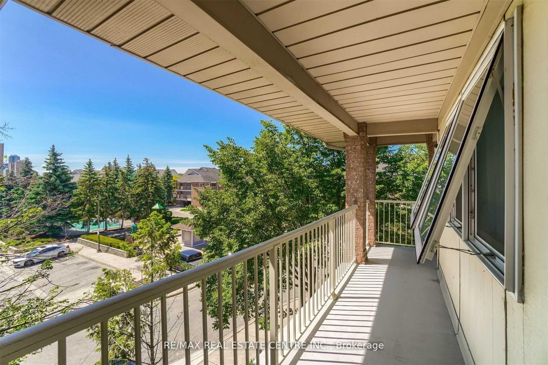 1 Bedroom Condo at 85 Bristol, Mississauga For sale