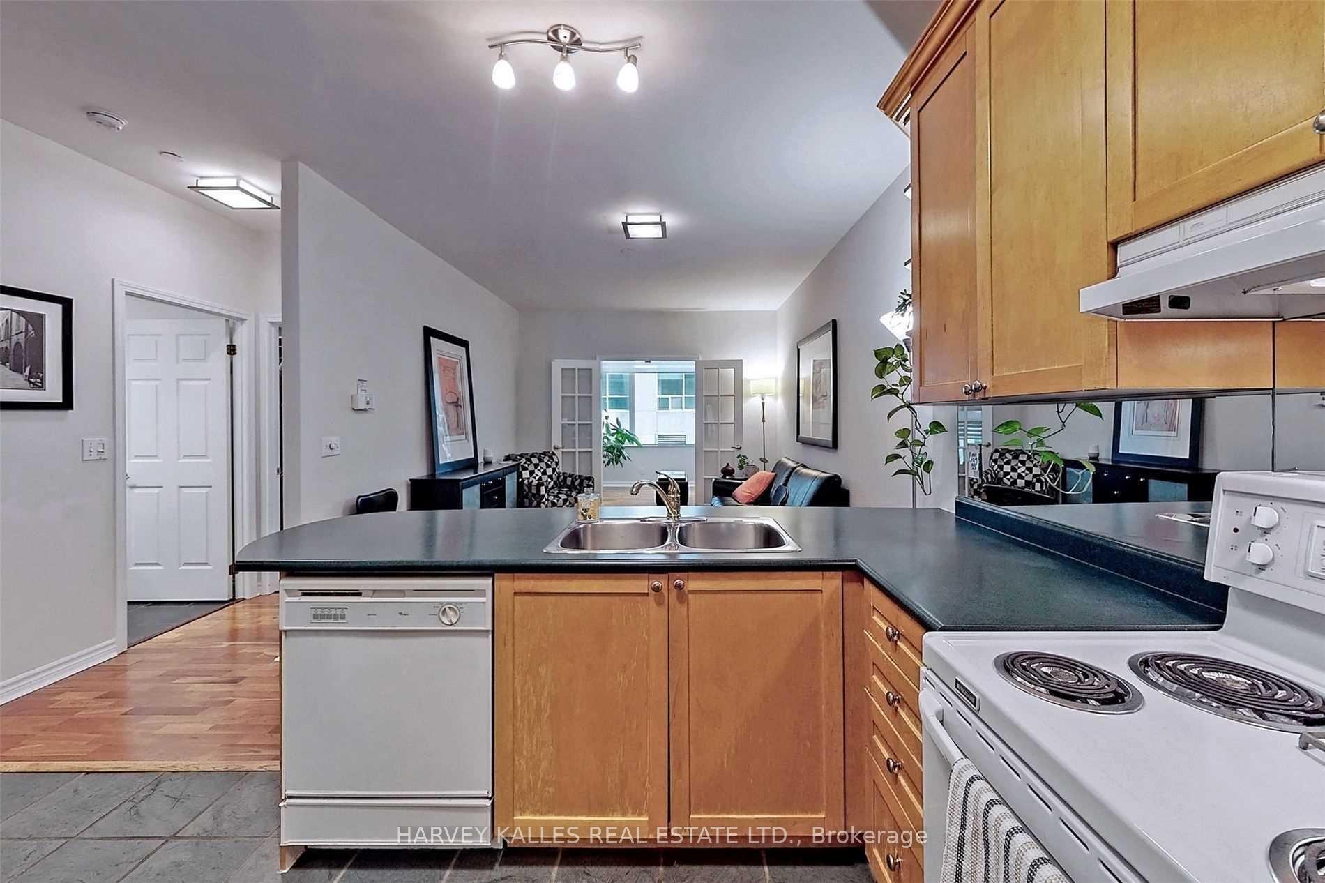 980 Yonge Street 214