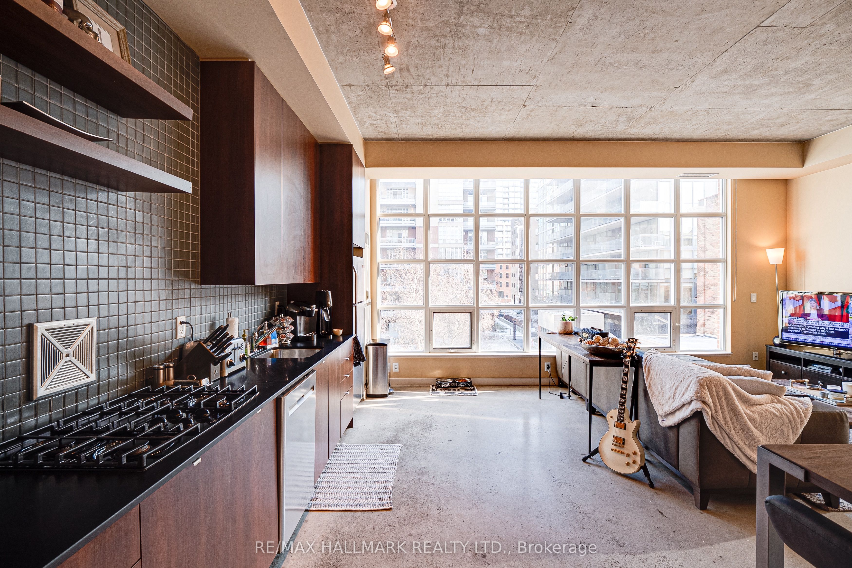 19 Brant Street, #302