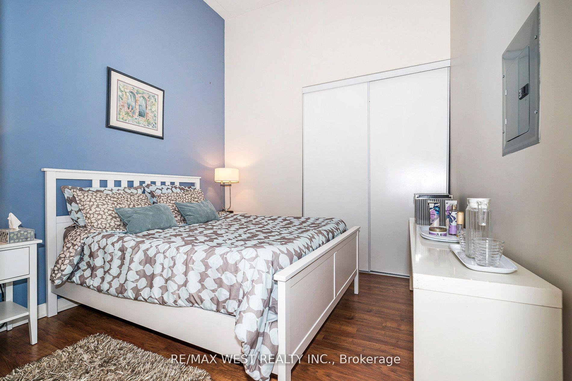 2 Bedrooms Condo at 380 Macpherson, Toronto For sale