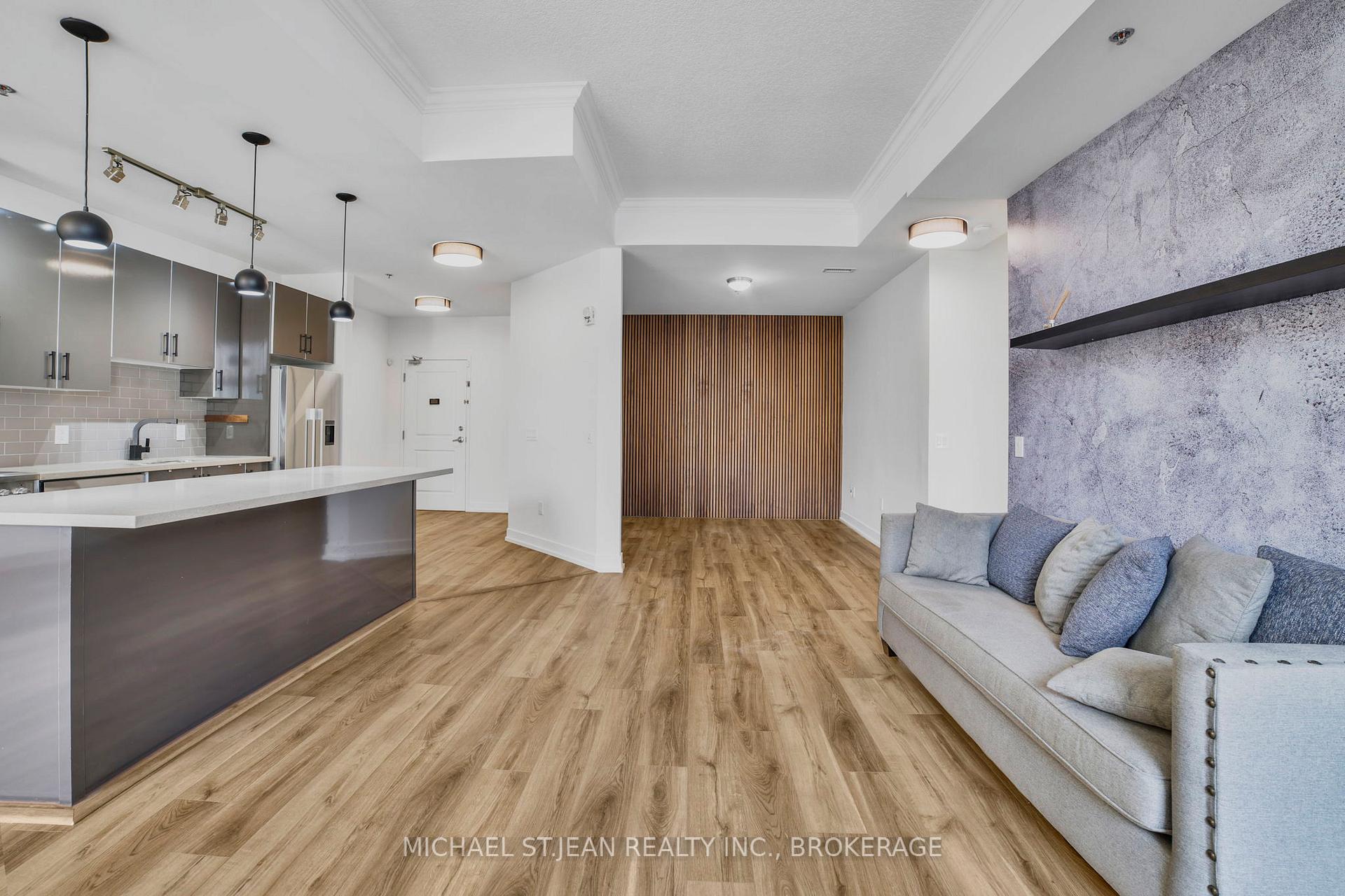 2 Bedrooms Condo at 90 Charlton,  Hamilton For sale