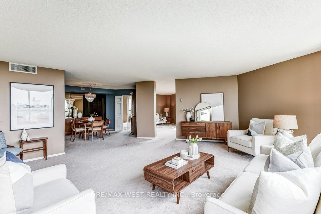 3 Bedrooms Condo at 2000 Islington, Toronto For sale