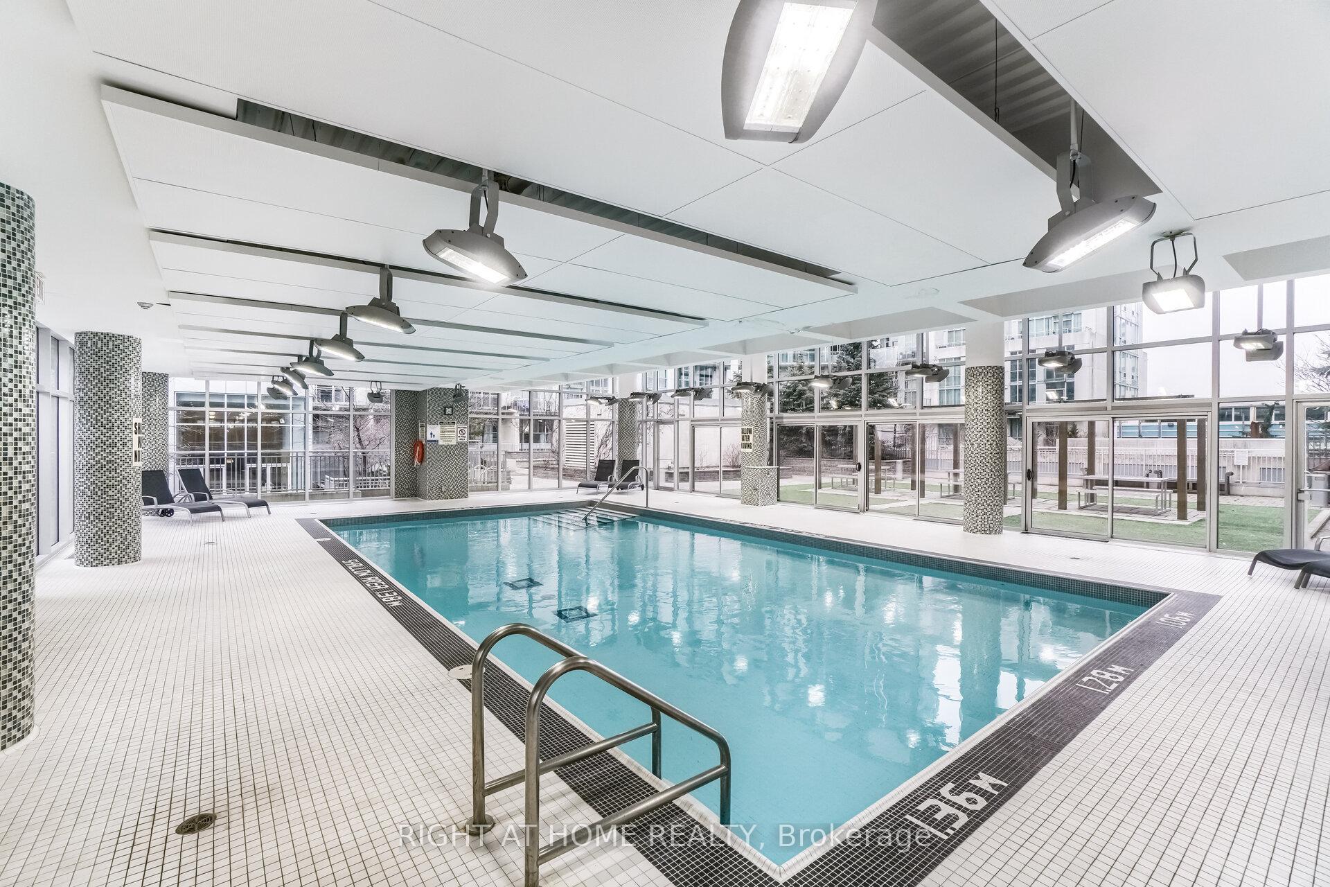 2 Bedrooms Condo at 225 Webb, Mississauga For sale