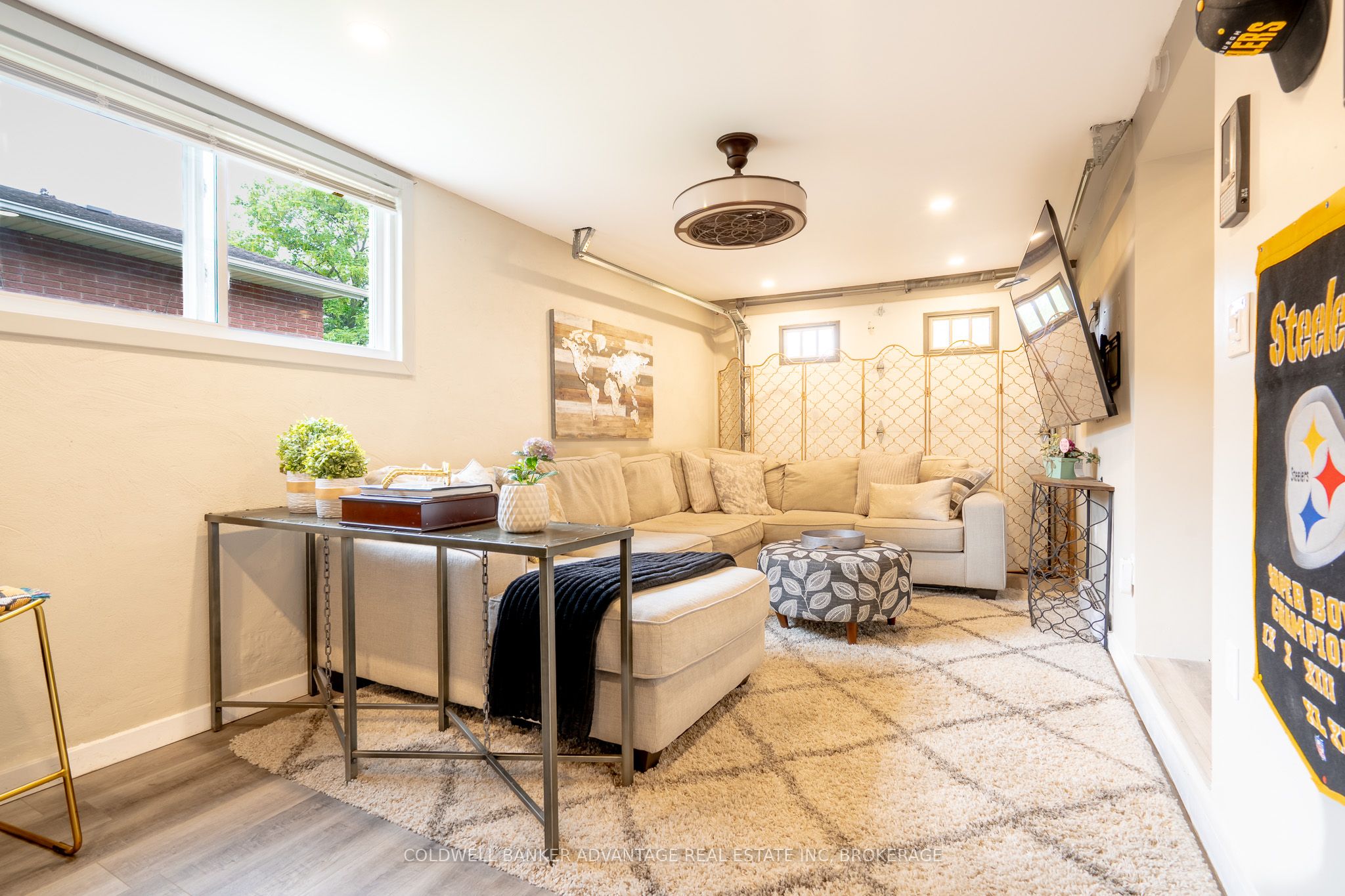 4504 Queensway Gardens N