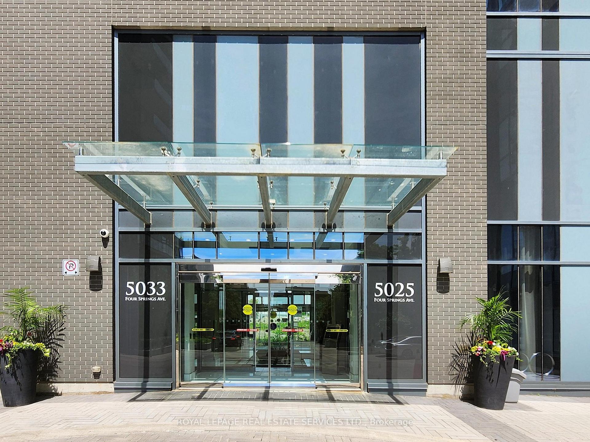 3 Bedrooms Condo at 5025 Four Springs, Mississauga For sale