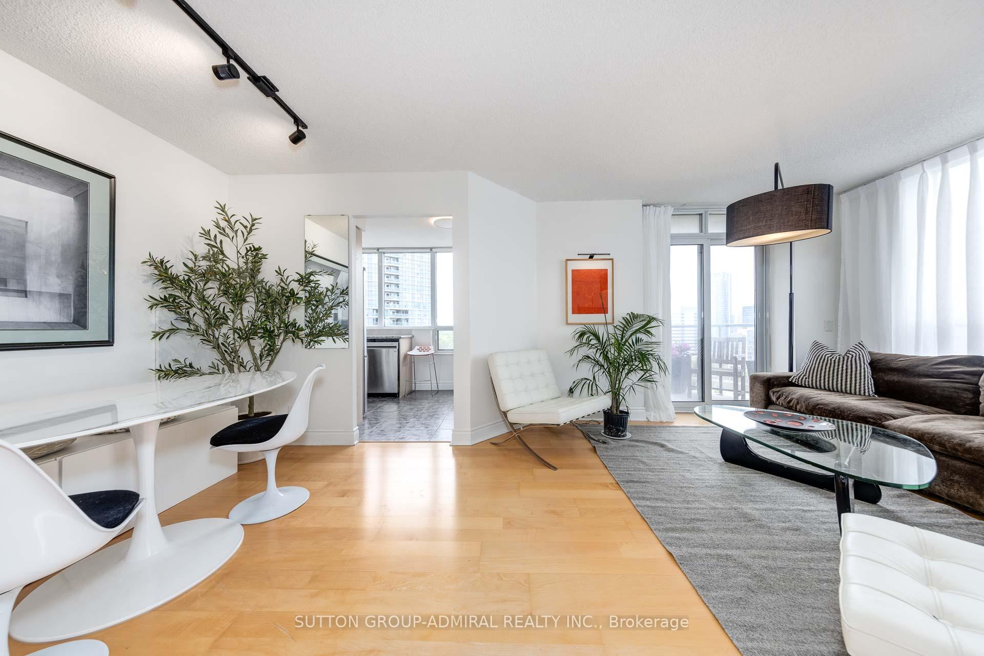 2 Bedrooms Condo at 78 Harrison Garden, Toronto For sale