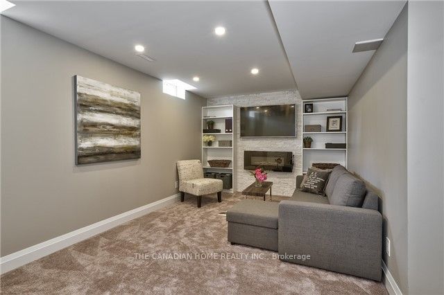 2250 Oakhaven Drive