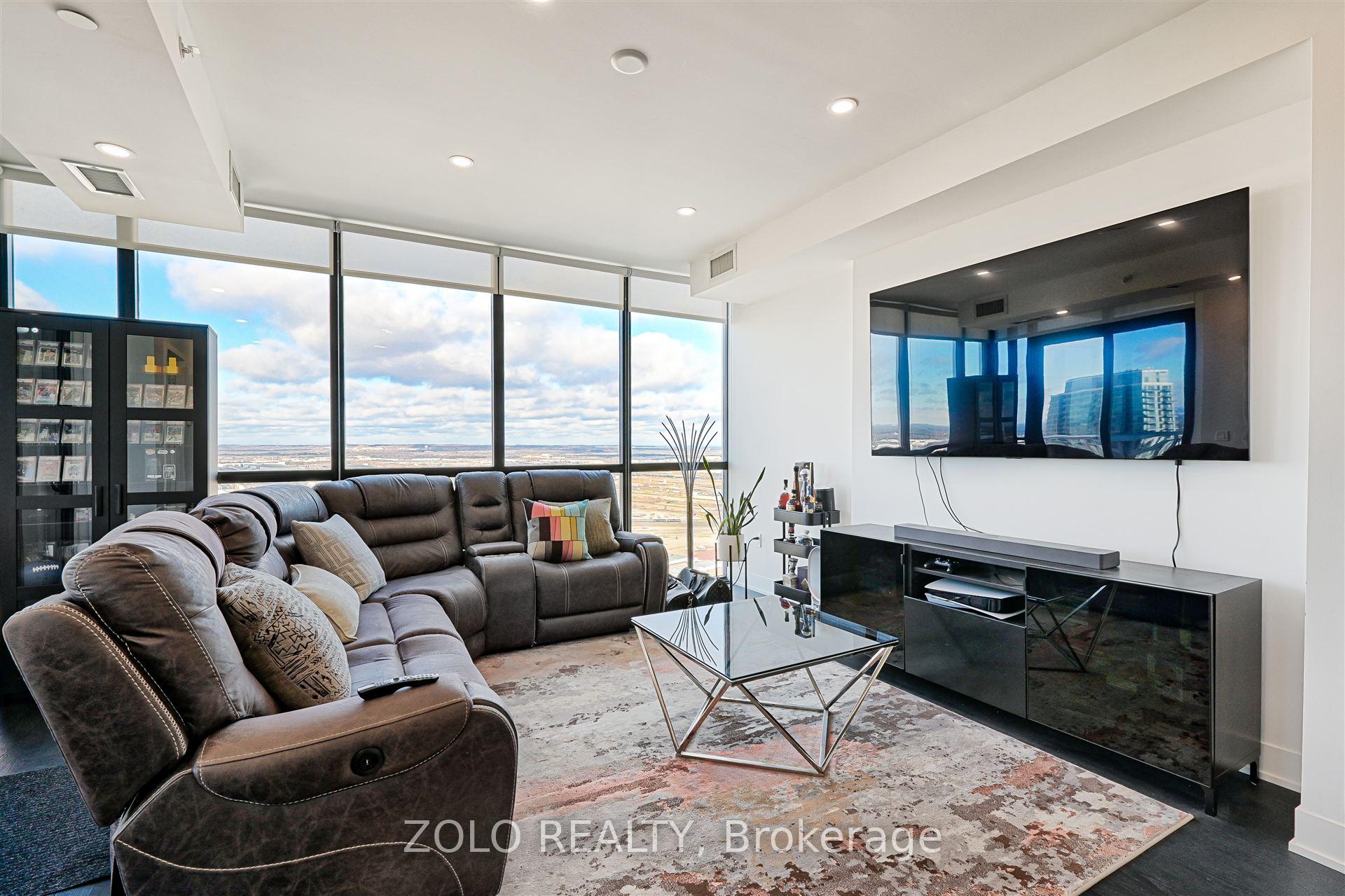 2 Bedrooms Condo at 2908 highway 7,  Vaughan For sale