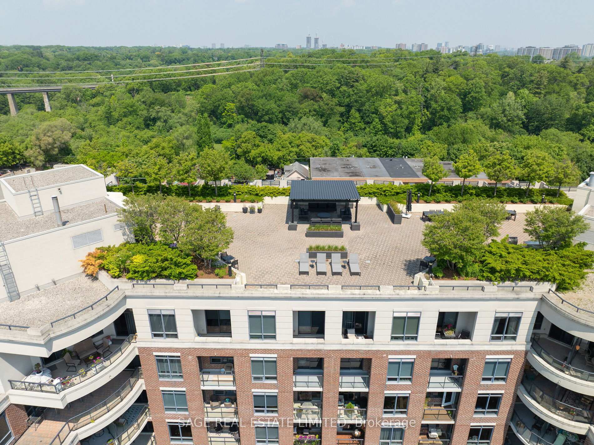2 Bedrooms Condo at 25 Earlington, Toronto For sale