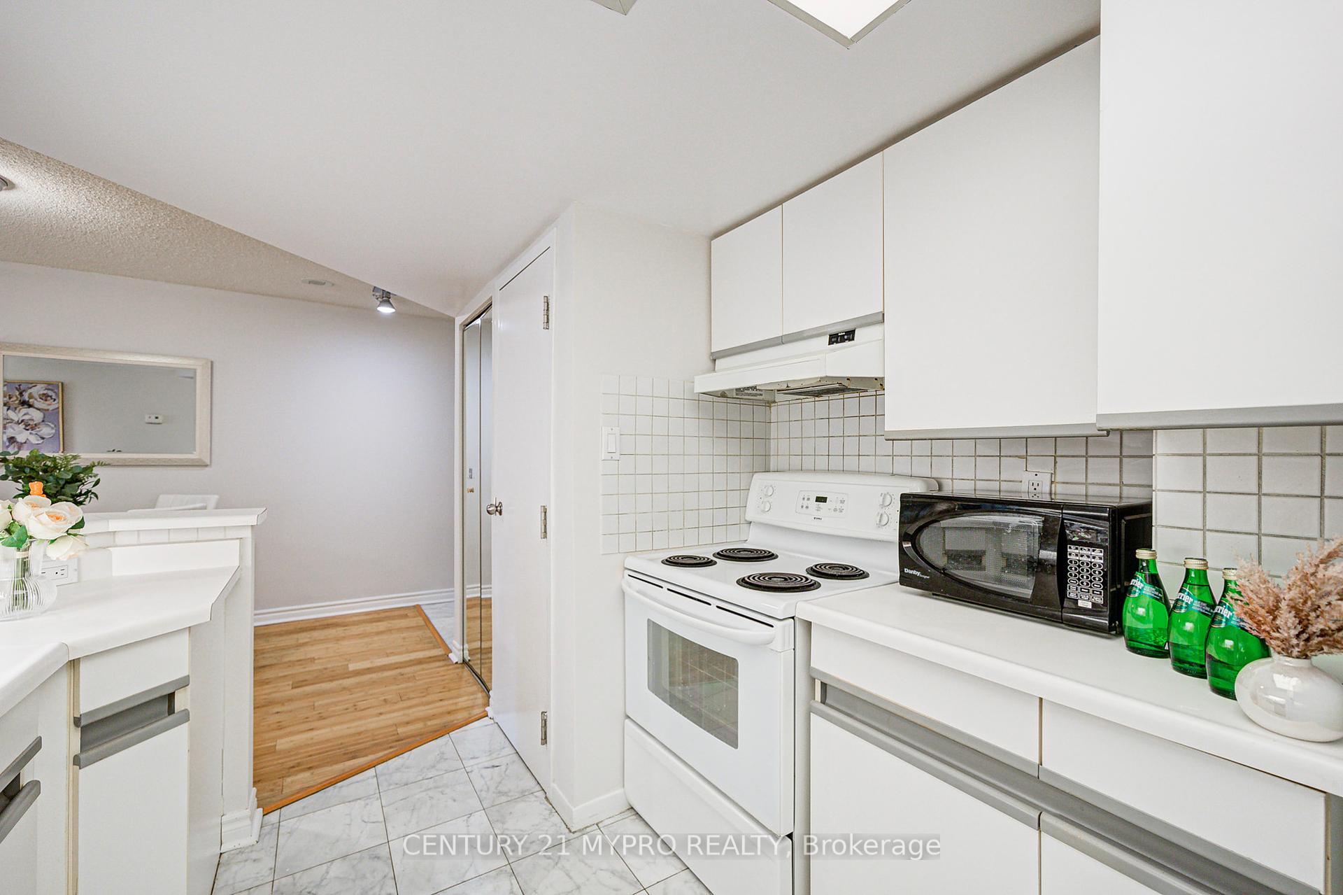 2 Bedrooms Condo at 1001 Bay, Toronto For sale