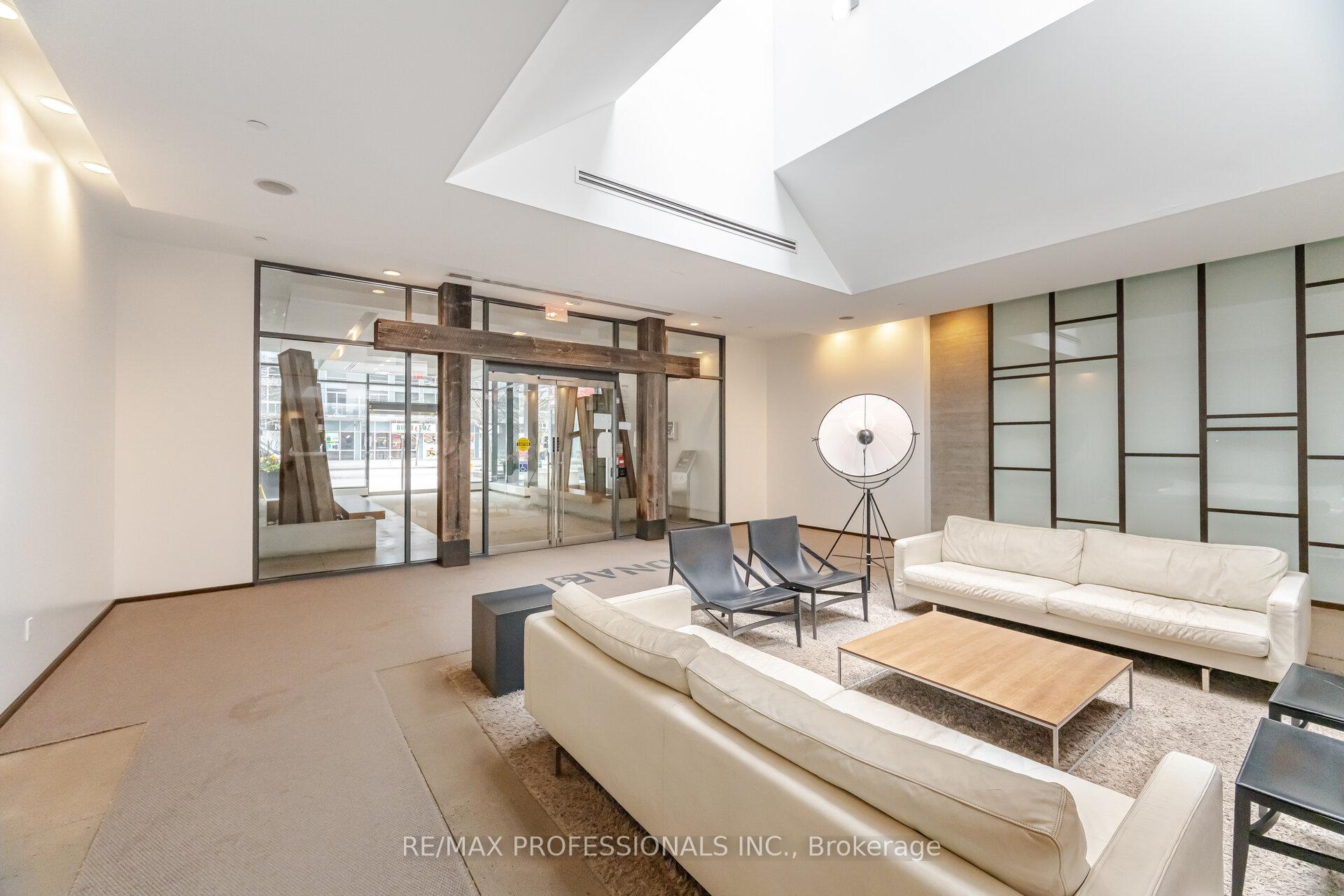 2 Bedrooms Condo at 1030 King, Toronto For sale