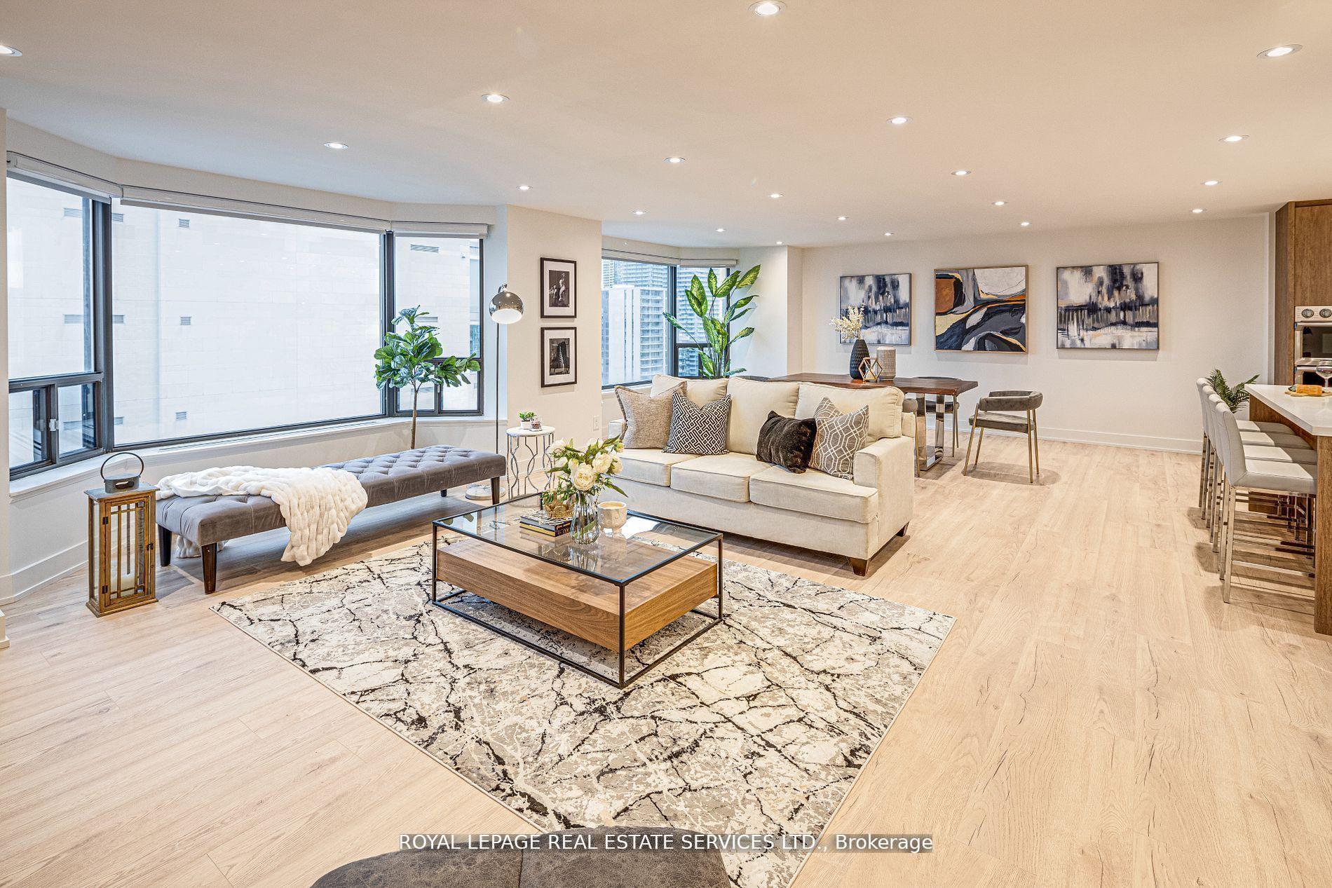 2 Bedrooms Condo at 175 Cumberland, Toronto For sale