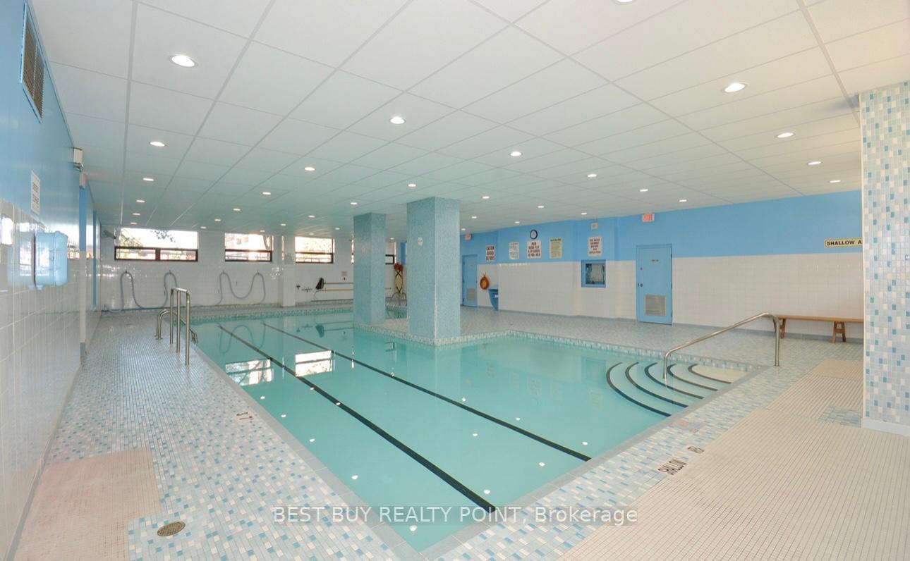 3 Bedrooms Condo at 15 La Rose, Toronto For sale