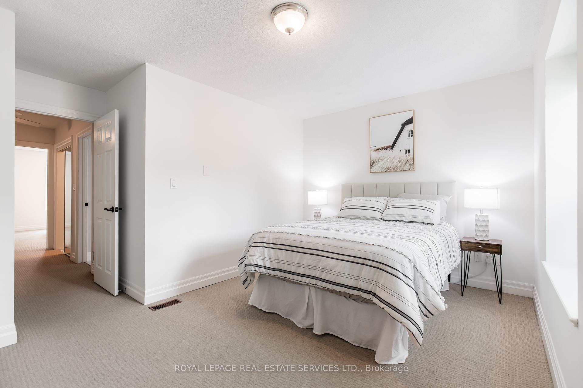 3 Bedrooms Condo at 3122 Lakeshore, Oakville For sale