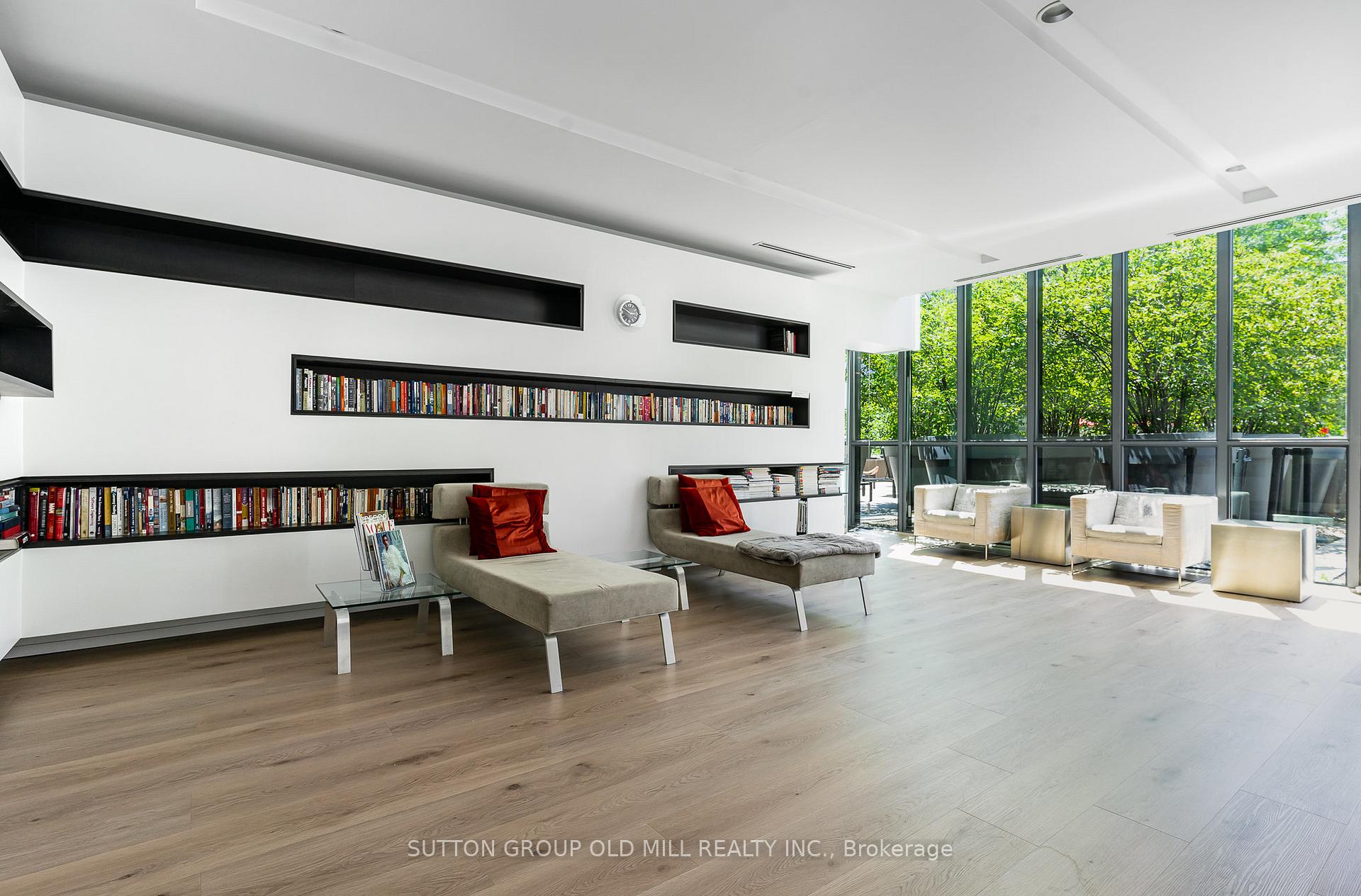 2 Bedrooms Condo at 110 Charles, Toronto For sale