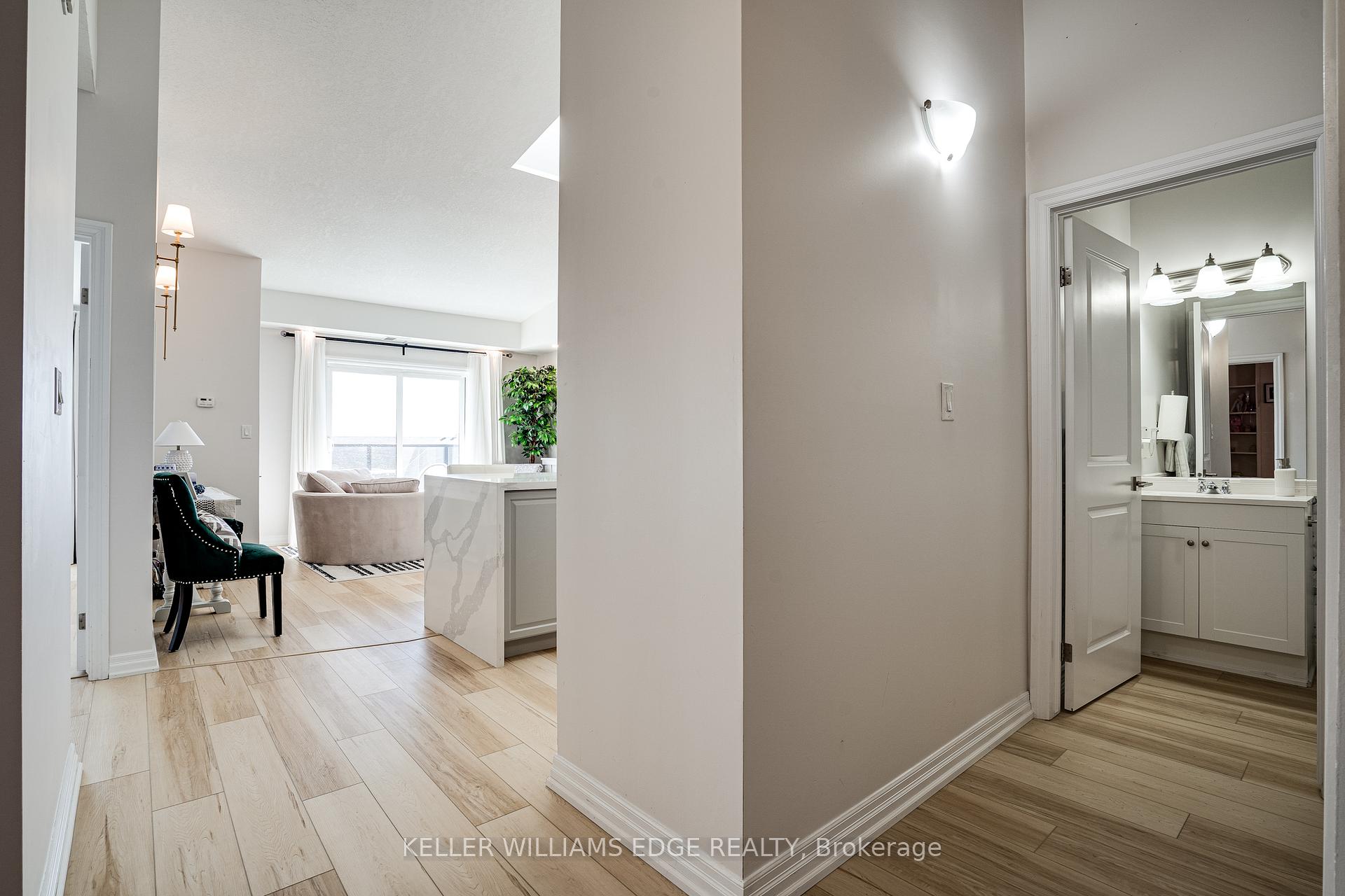2 Bedrooms Condo at 170 Rockhaven,  Hamilton For sale