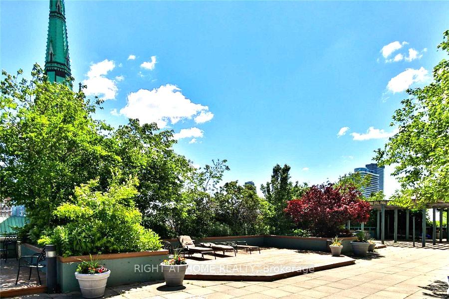 2 Bedrooms Condo at 92 King, Toronto For sale