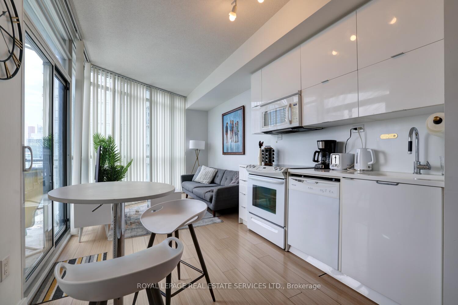 1 Bedroom Condo at 21 Iceboat,  Toronto For sale