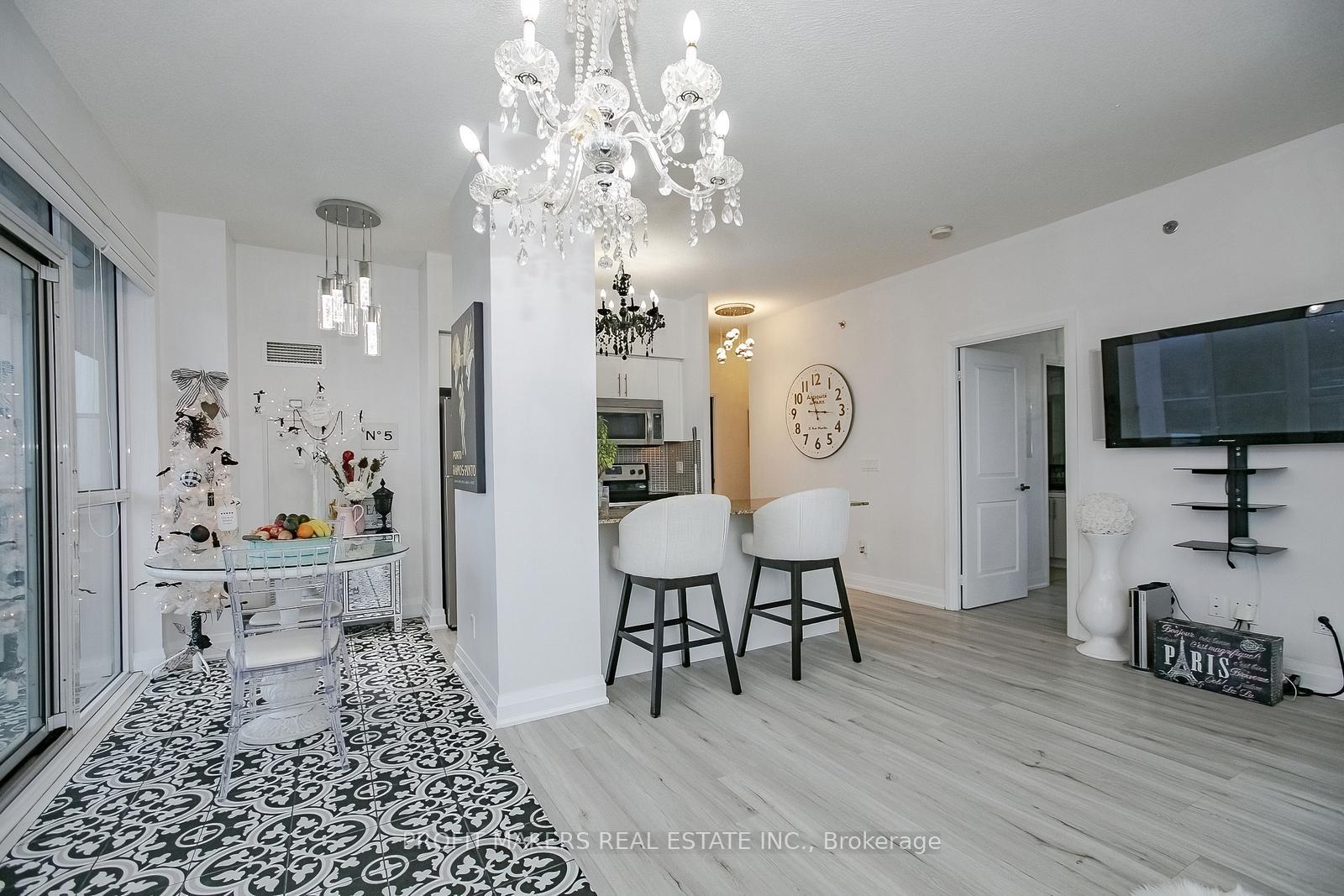 3 Bedrooms Condo at 65 Speers, Oakville For sale