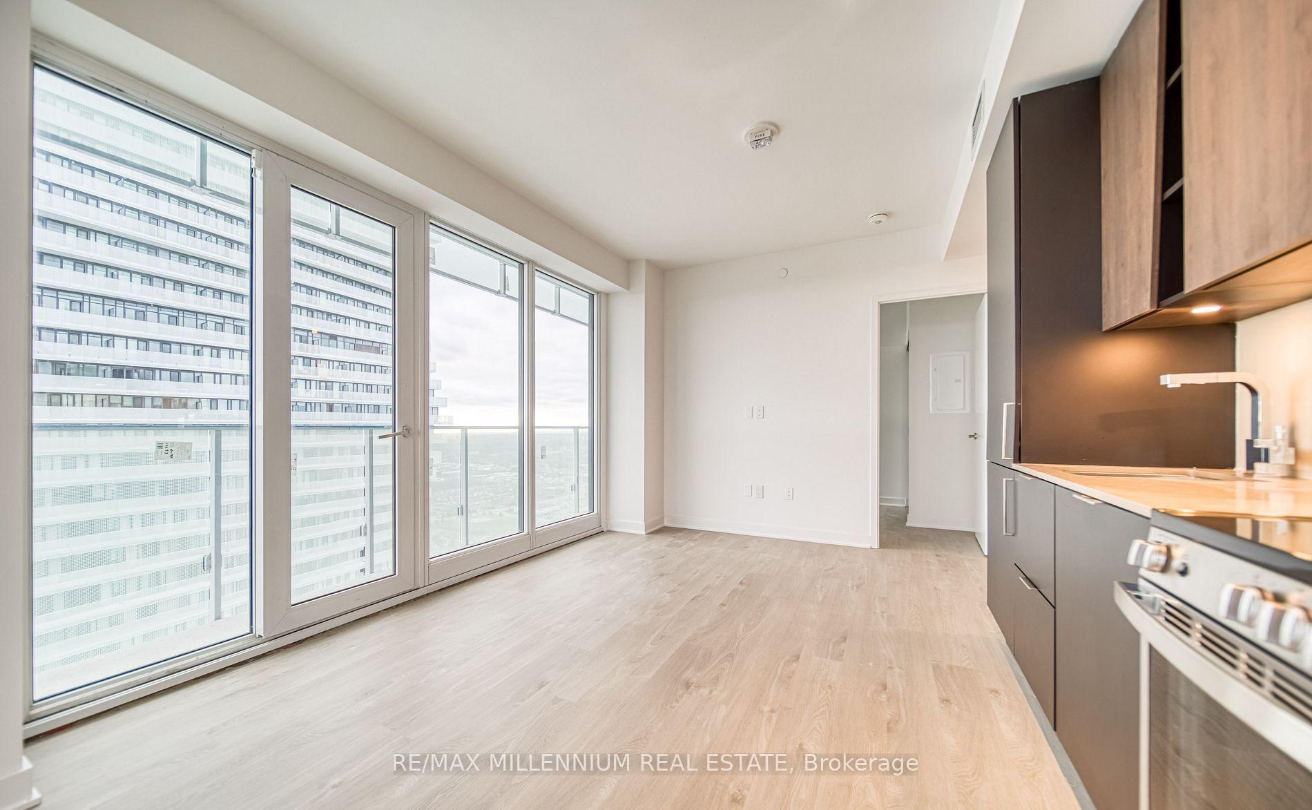 2 Bedrooms Condo at 3900 Confederation, Mississauga For sale