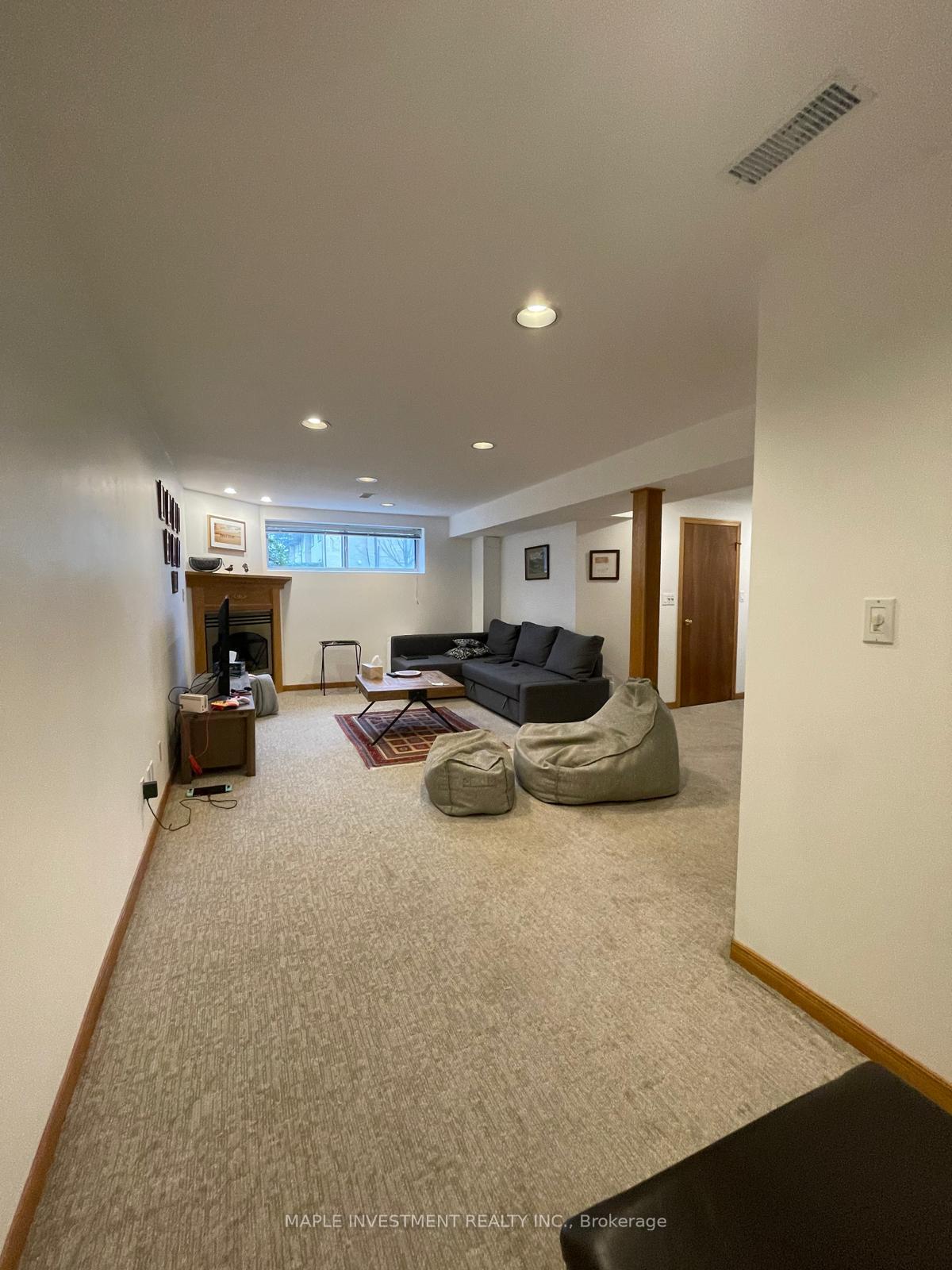 3 Bedrooms Condo at 70 Broadpath, Toronto For sale