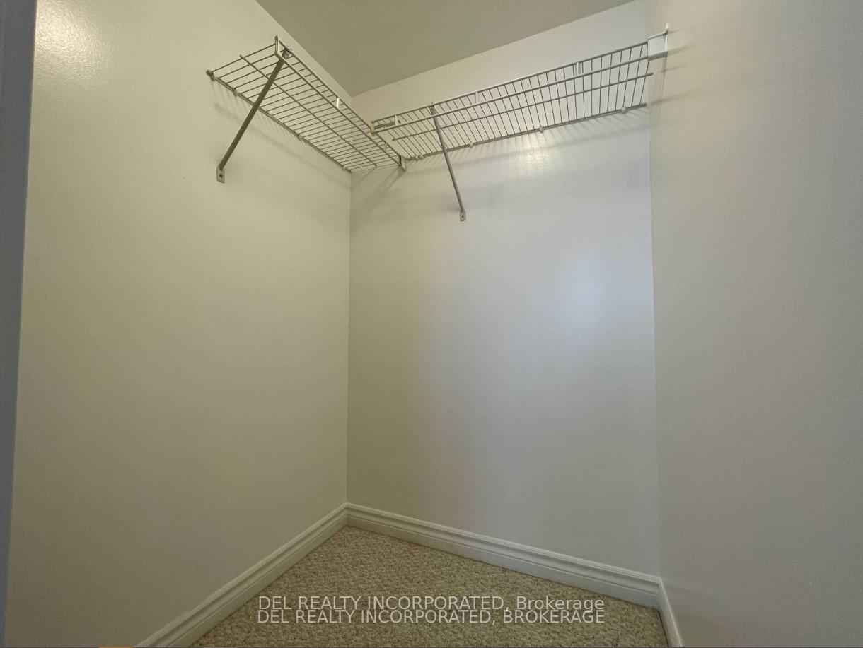 3 Bedrooms Condo at 3888 Duke of York, Mississauga For sale