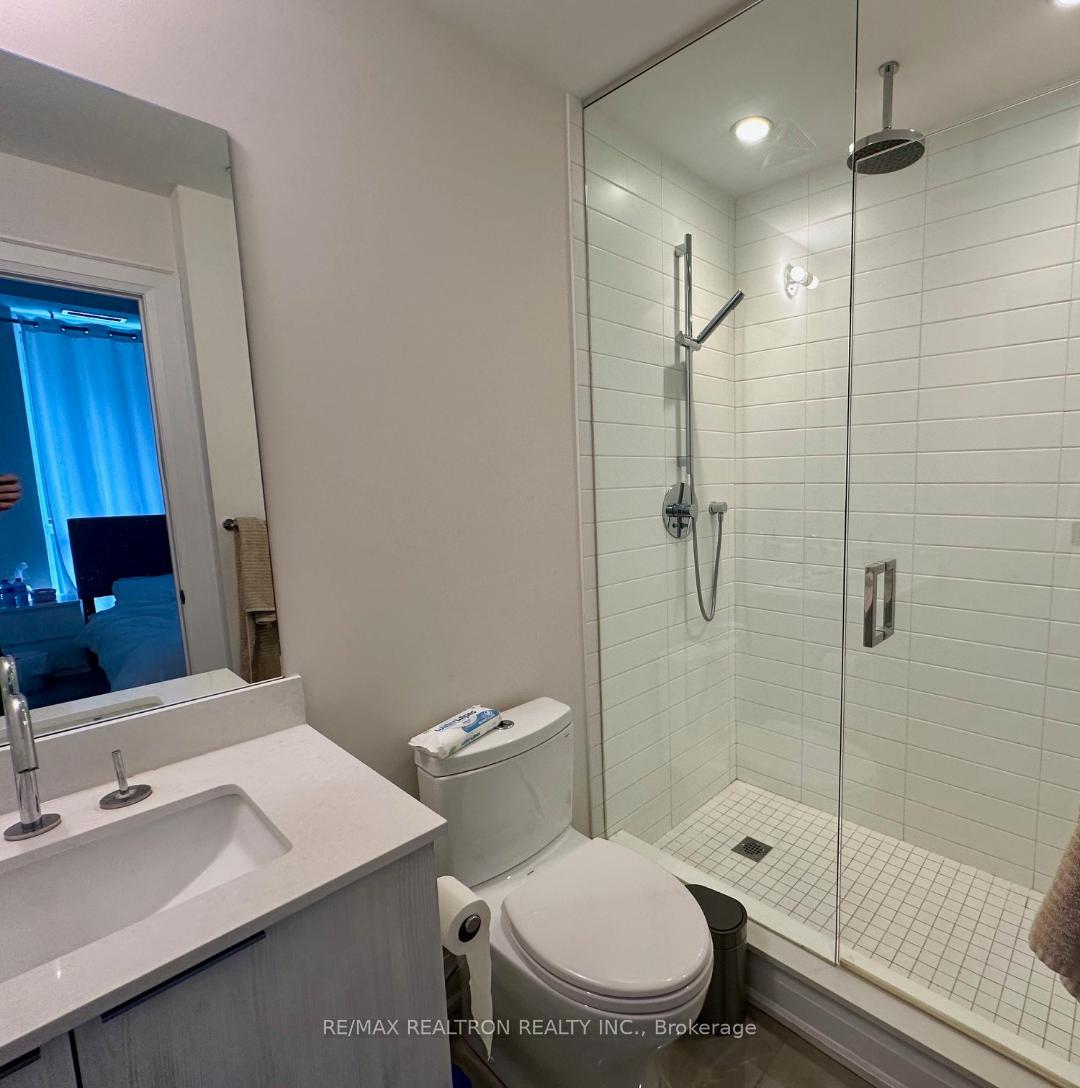 2 Bedrooms Condo at 88 Cumberland, Toronto For sale