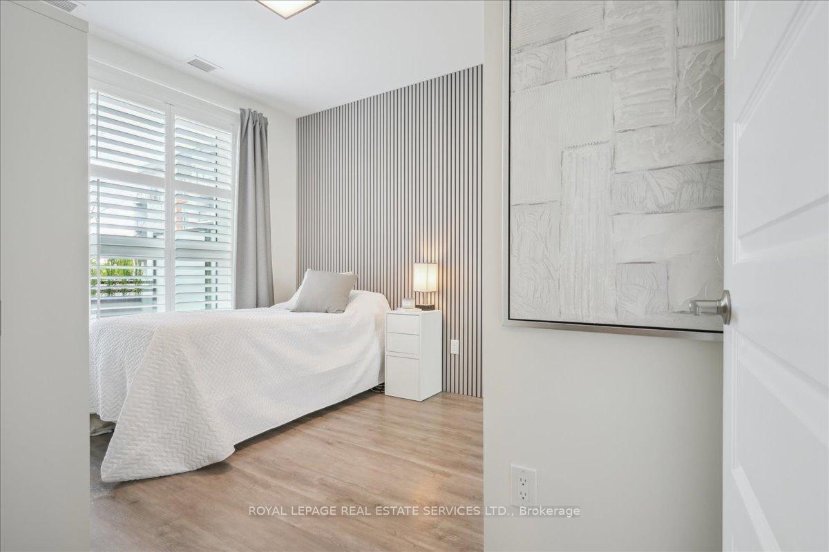 2 Bedrooms Condo at 95 DUNDAS, Oakville For sale