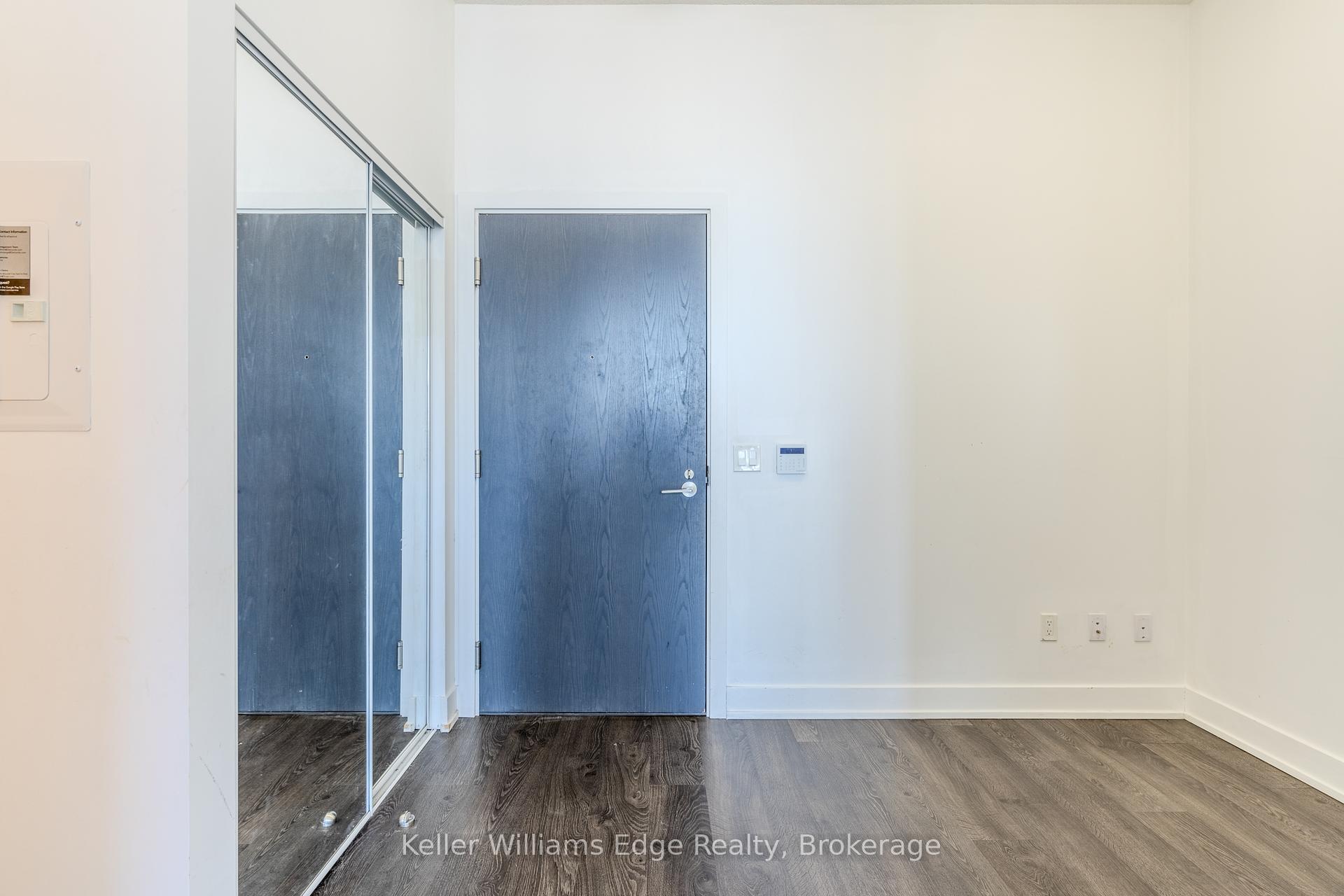 2 Bedrooms Condo at 7 Mabelle,  Toronto For sale