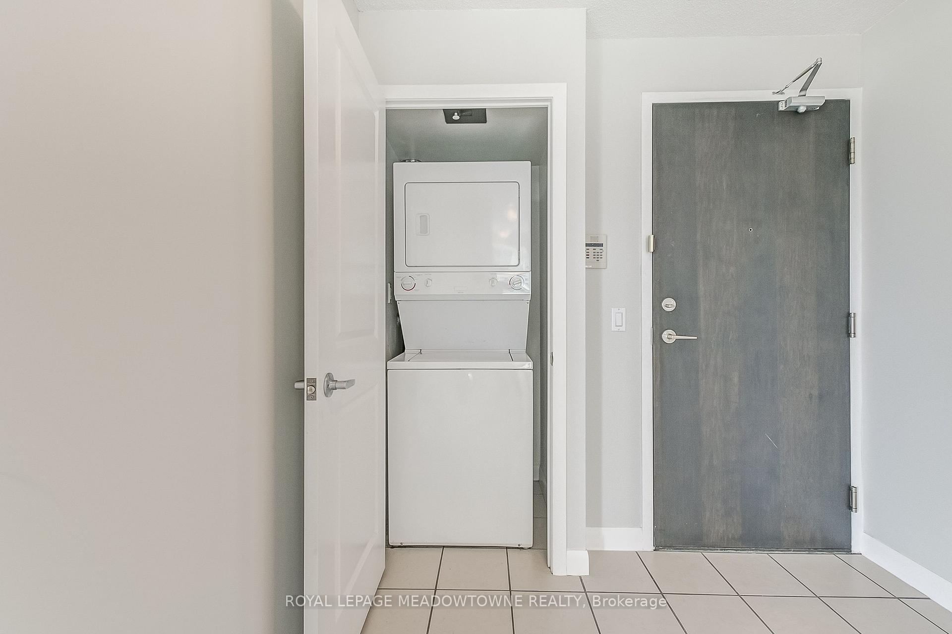 2 Bedrooms Condo at 225 Sherway Gardens, Toronto For sale
