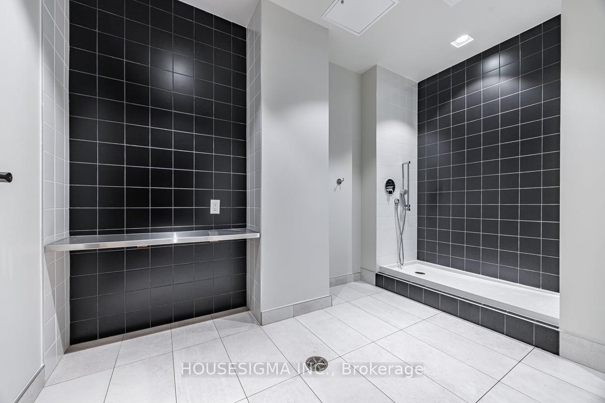 3 Bedrooms Condo at 36 Zorra,  Toronto For sale