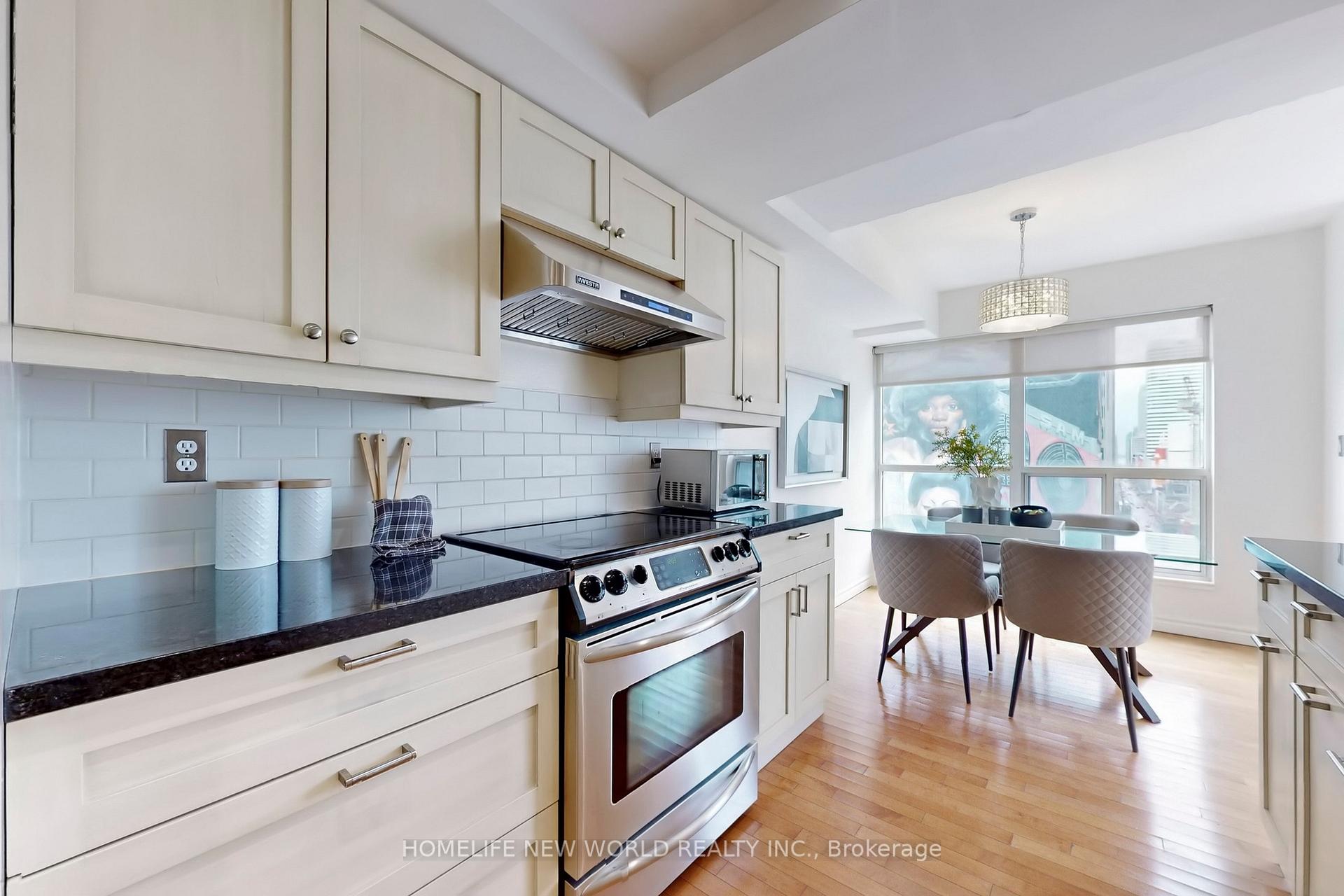 3 Bedrooms Condo at 7 Carlton, Toronto For sale