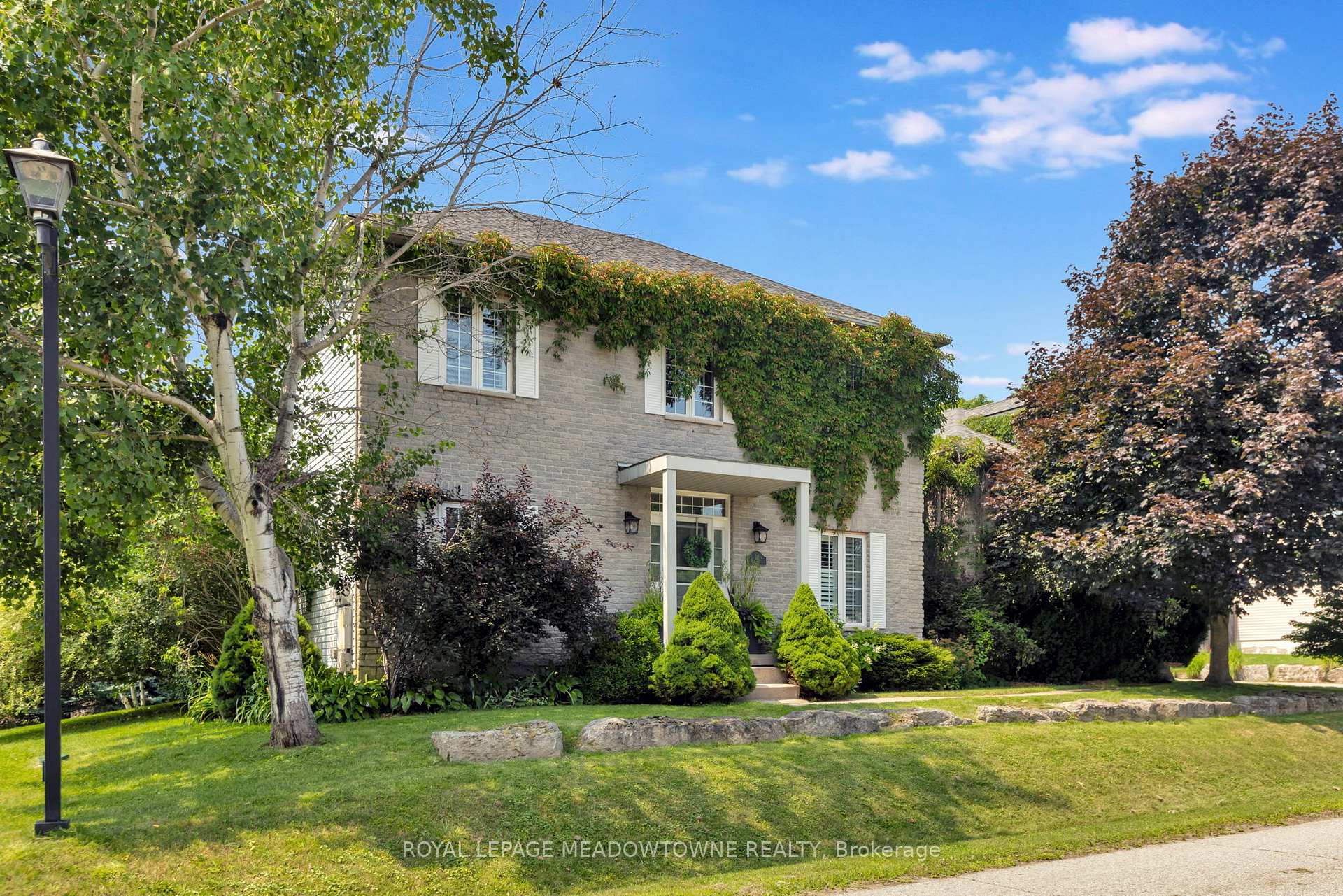 1 Woodspring Court, Hamilton, ON L8N 2Z7