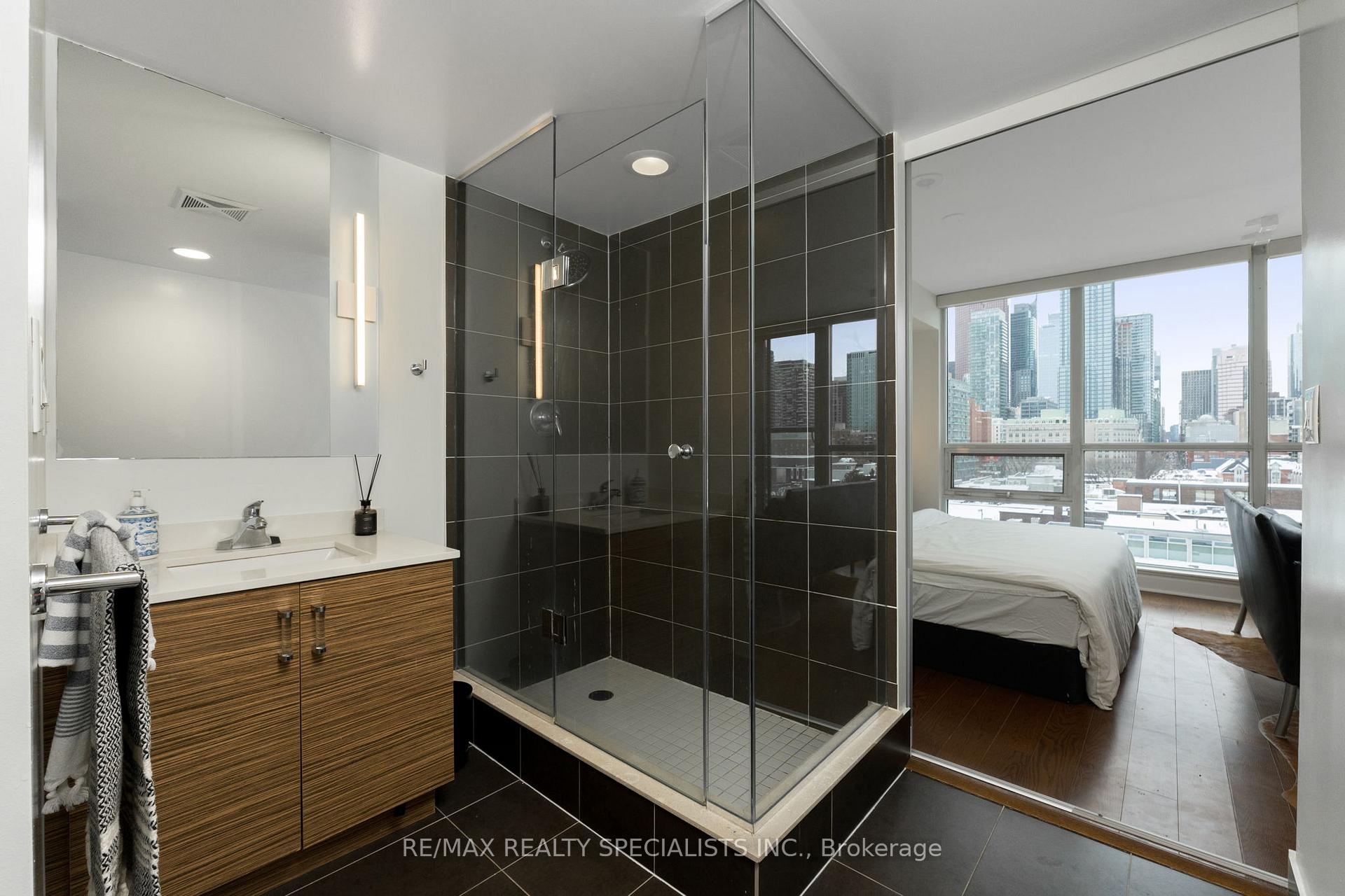 2 Bedrooms Condo at 320 Richmond, Toronto For sale