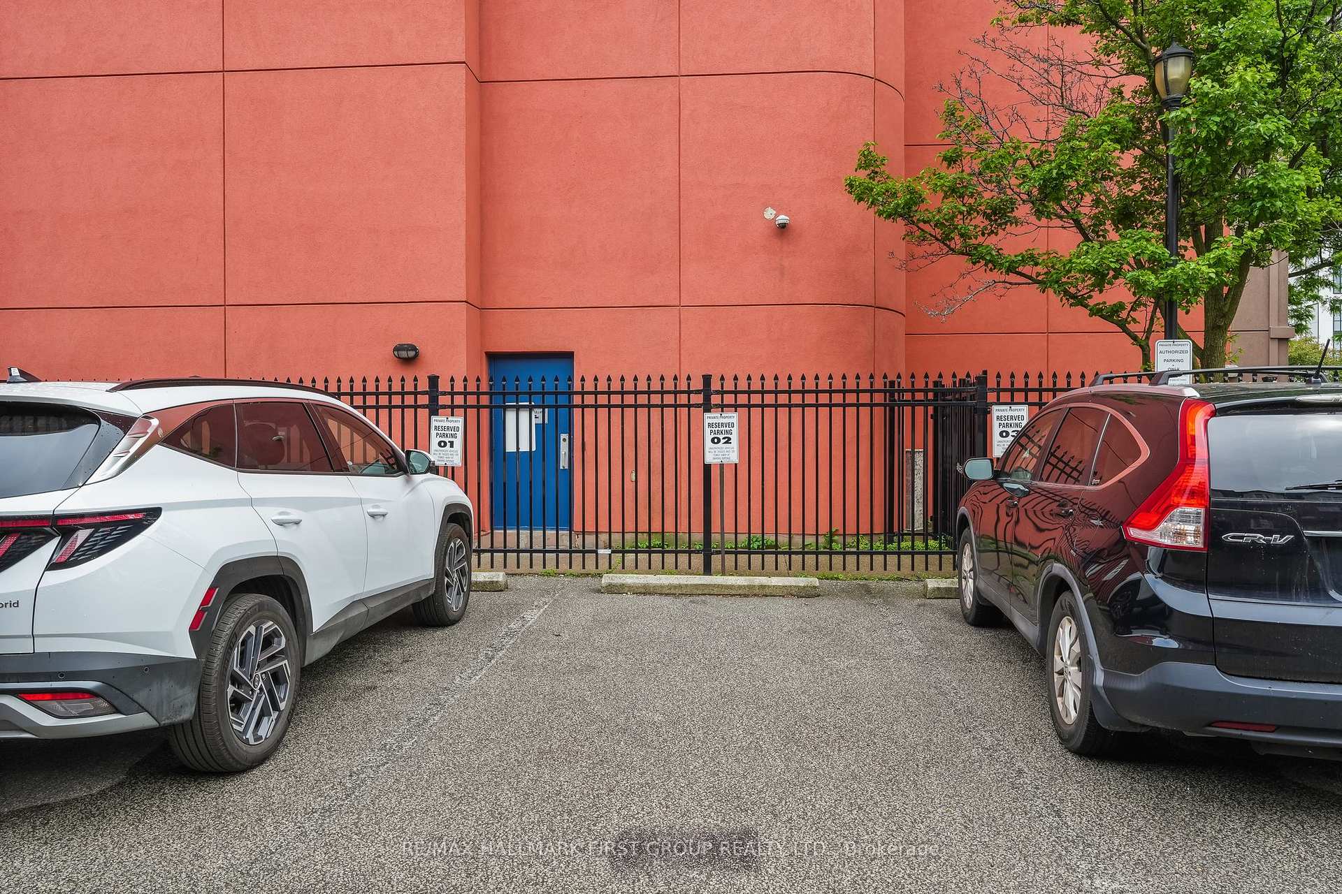3 Bedrooms Condo at 262 St. Helen’s, Toronto For sale