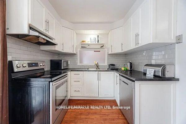 4 Bedrooms Condo at 7080 Copenhagen, Mississauga For sale