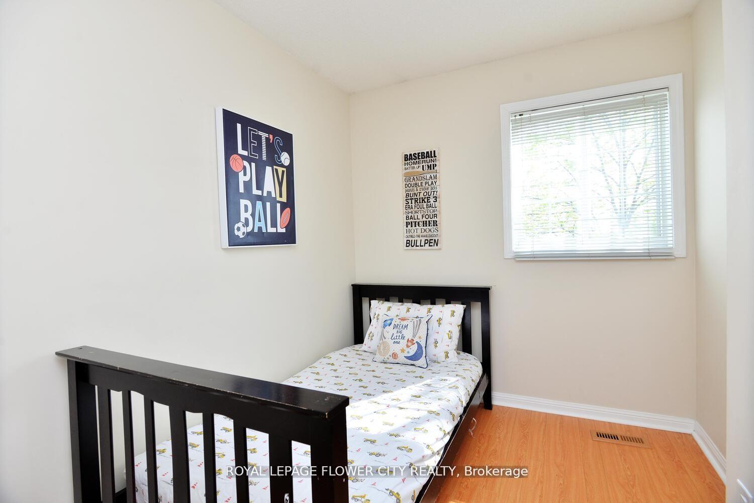 3 Bedrooms Condo at 4950 Rathkeale,  Mississauga For sale