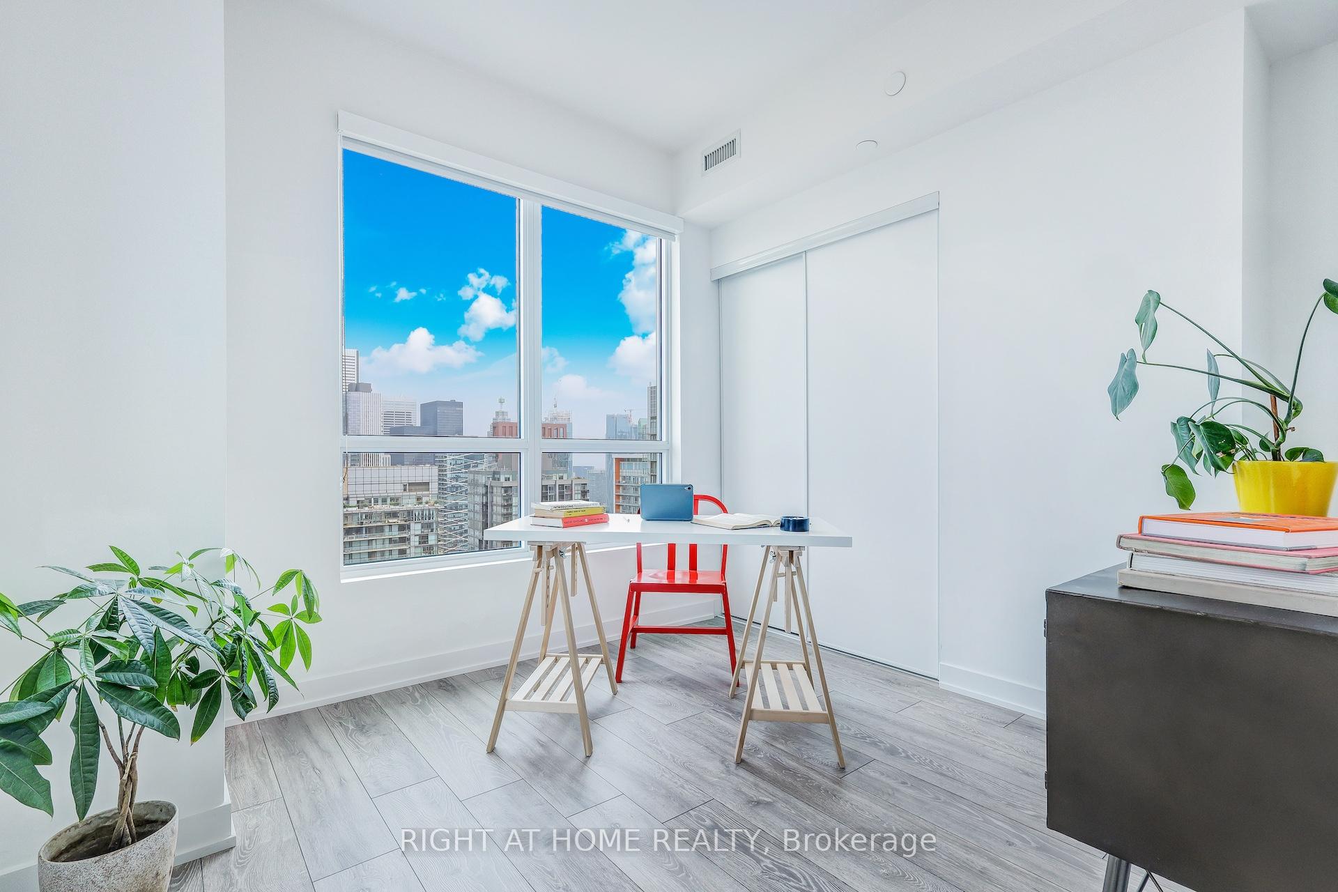 3 Bedrooms Condo at 108 Peter, Toronto For sale