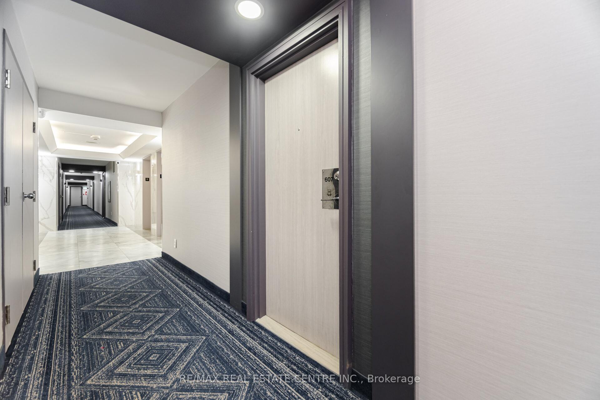 3 Bedrooms Condo at 335 Webb, Mississauga For sale